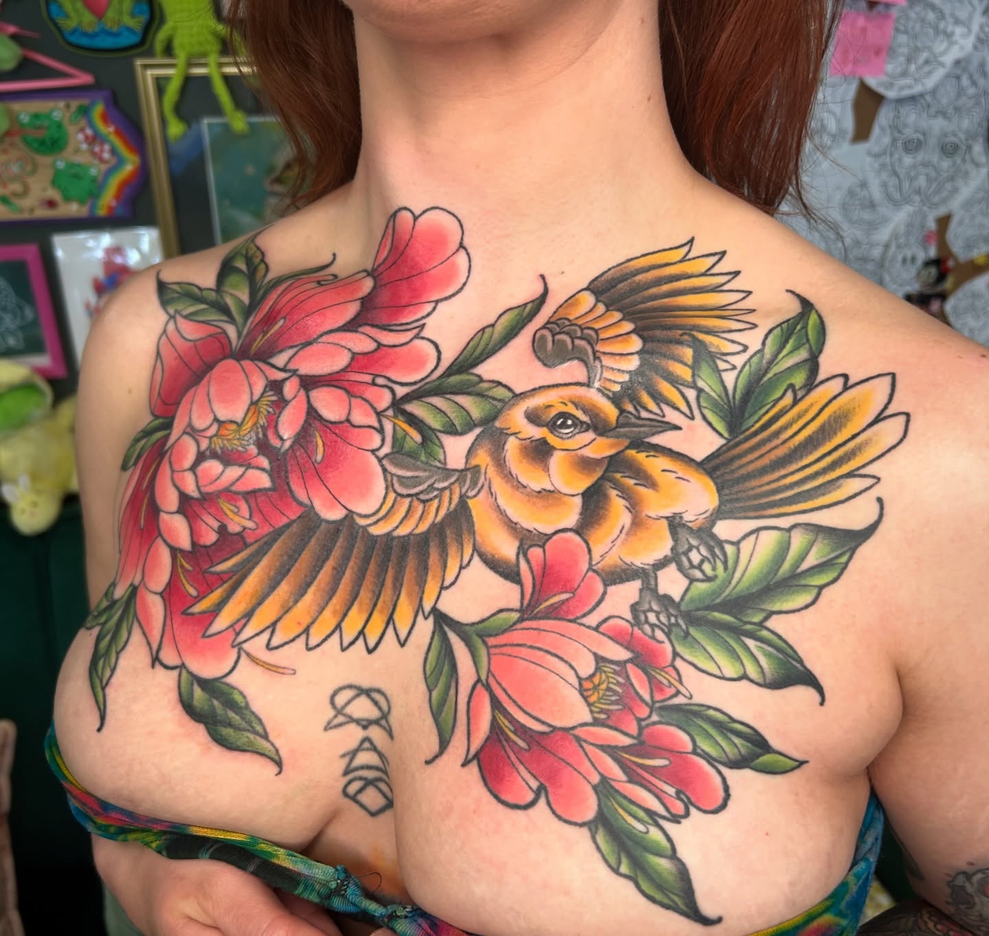 💛 @vanillian_m and I completed her chest piece yesterday!!! Outline, color in the bird and small flower are healed (with some minor touchups). Color in the big flower is fresh. I was super pumped to finish this, thank you a million Lily!!! 💛
.
.
.
#chestpiece #chestpiecetattoo #birdtattoo #peonytattoo #pittsburghtattooartist