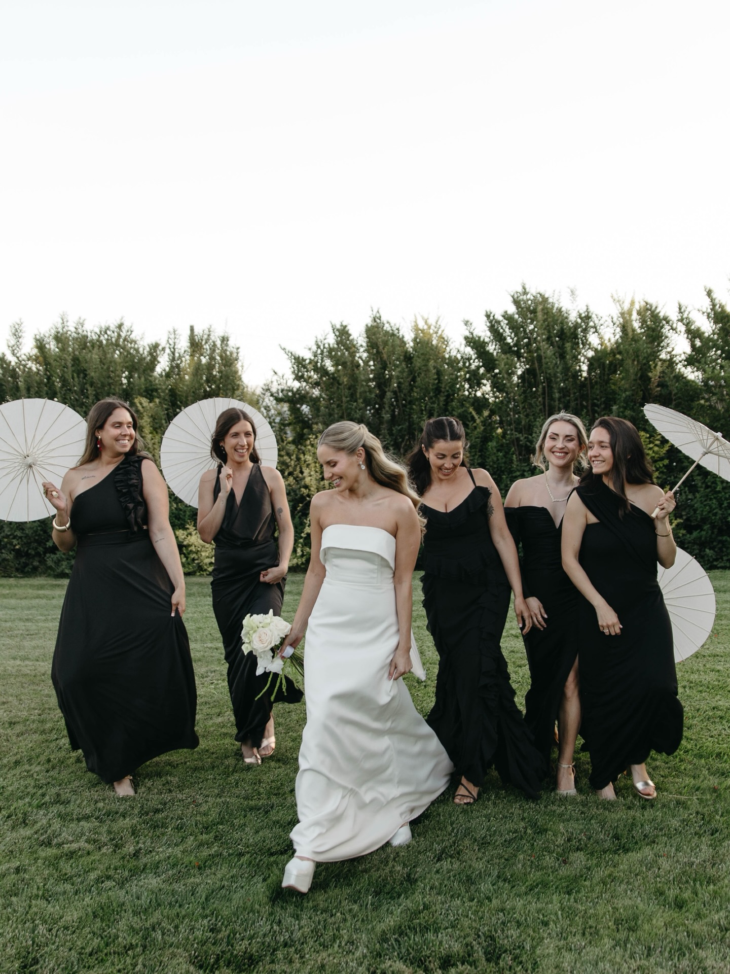 La Fran y sus damas de honor 🖤💫
lugar: @casonaalqueria
maquillaje y peinado: @miichone.mua
banqueteria: @productoraelvira