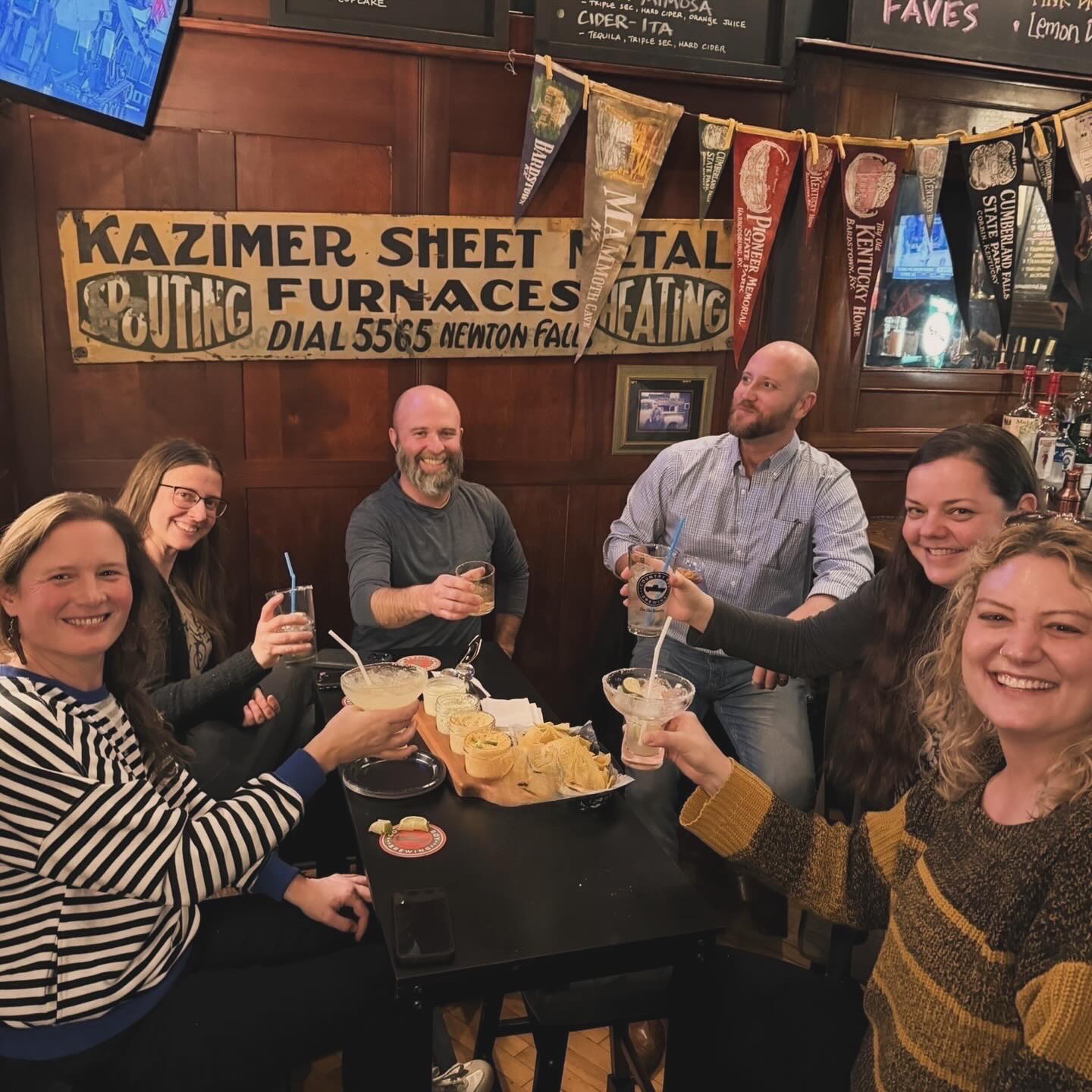 Bring your favorite people and come hang out with us this weekend!
We open at 5 PM, Thursday–Saturday 🍻
While you’re in the pub, @blackbird.ky will deliver their pub grub straight to your table. We’re so thankful to have their delicious food available!