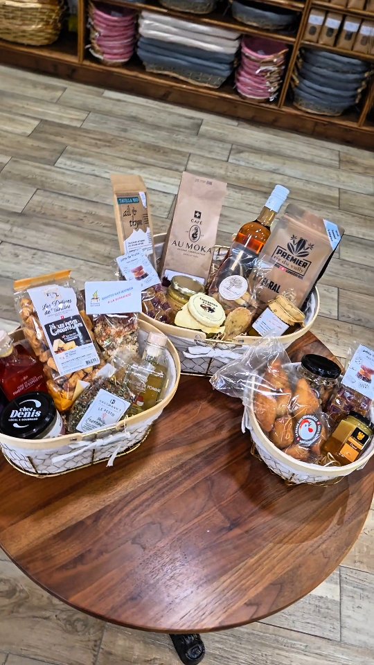 À l’occasion de Pâques, nous proposons
des paniers gourmands, soigneusement composés et prêts à offrir 🎁
🥚 Assortiment de décoration
🐇 Douceurs sélectionnées
🧺 Paniers préparés avec soin
Des paniers gourmands idéals pour faire plaisir ou partager un moment convivial en famille.
#neuchatel #takeaway #panierpersonnalisé #panier #produitslocaux