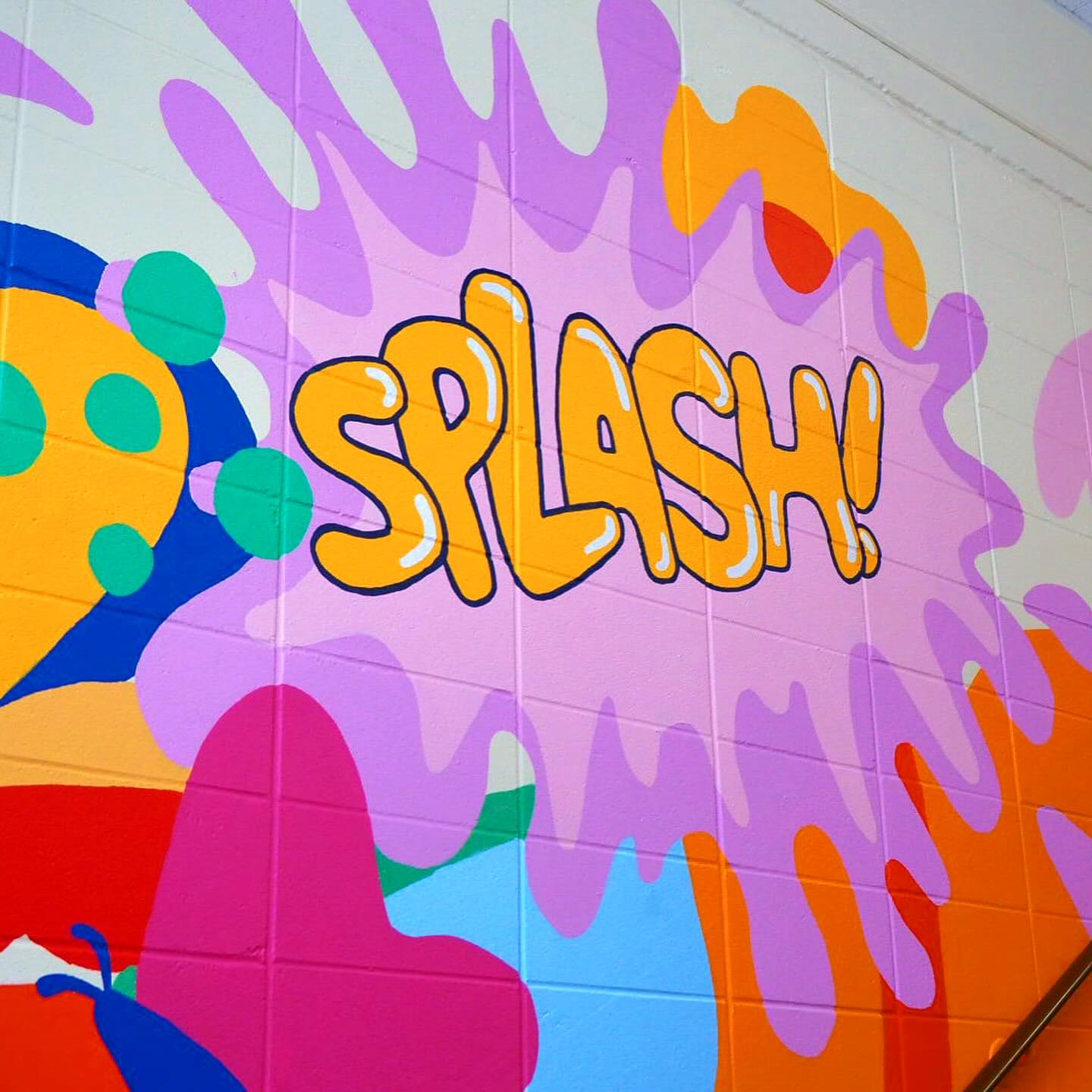 Fresque murale « Les valeurs en couleurs » 🍭
Réalisée avec les élèves de 2e et 3e cycle de l’école Atelier et avec le soutien de @uneecolemontrealaisepourtous 🪐
Mercis à Catherine et à toute l’équipe de l’école pour nous avoir permis de réaliser des ateliers de création (accueillant 189 jeunes) pour aboutir à la création collective de cette fresque 🌼