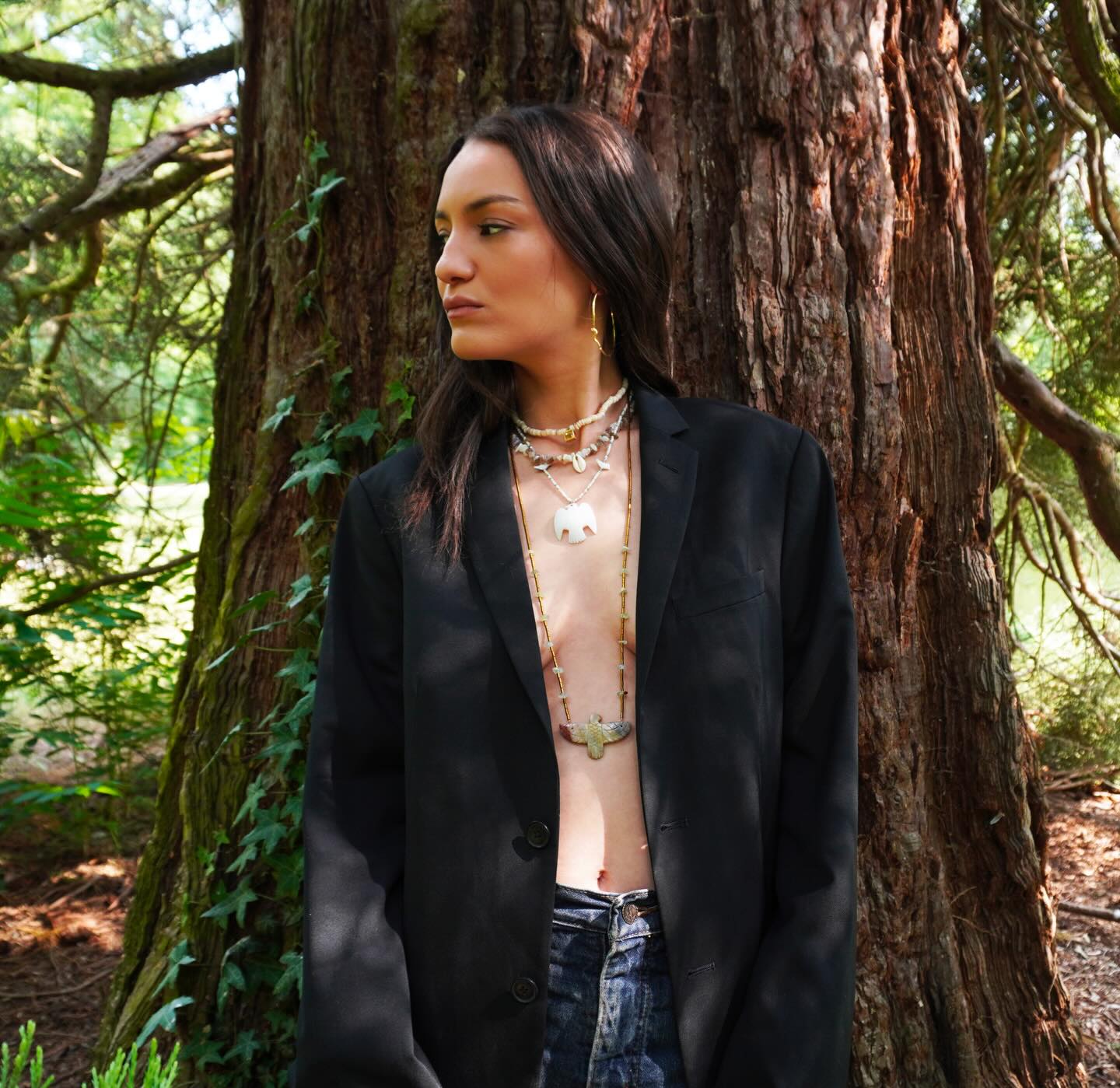 ✨Au cœur des arbres, là où la lumière effleure les feuilles, la matière reprend vie✨
J’y puise mon inspiration : la force silencieuse de la nature, ses courbes organiques, son énergie brute🌙
✨Chaque bijou porte une histoire, une émotion, un instant suspendu
À porter comme une signature
À offrir comme un message
À garder comme une part de soi
Schade Jewellery
quand la nature devient bijou
✨
At the heart of the trees, where light brushes against the leaves, matter comes back to life.
It is there that I draw my inspiration: the silent strength of nature, its organic curves, its raw energy.
Each jewel carries a story, an emotion, a suspended moment.
To wear as a signature.
To offer as a message.
To keep as a part of oneself.
Schade Jewellery — when nature becomes jewellery.