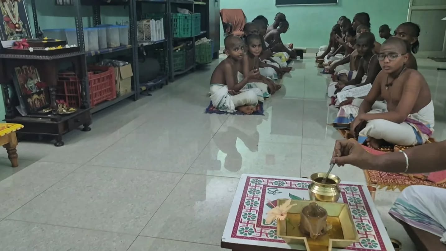 Sivaratri Pooja at Sri Kamakoti Shukla Yajurveda Pathasala Viziayanagaram
#sankaramutt #sivaratri #kanchikamakoti #kanchikamakotimutt #jayajayashankara