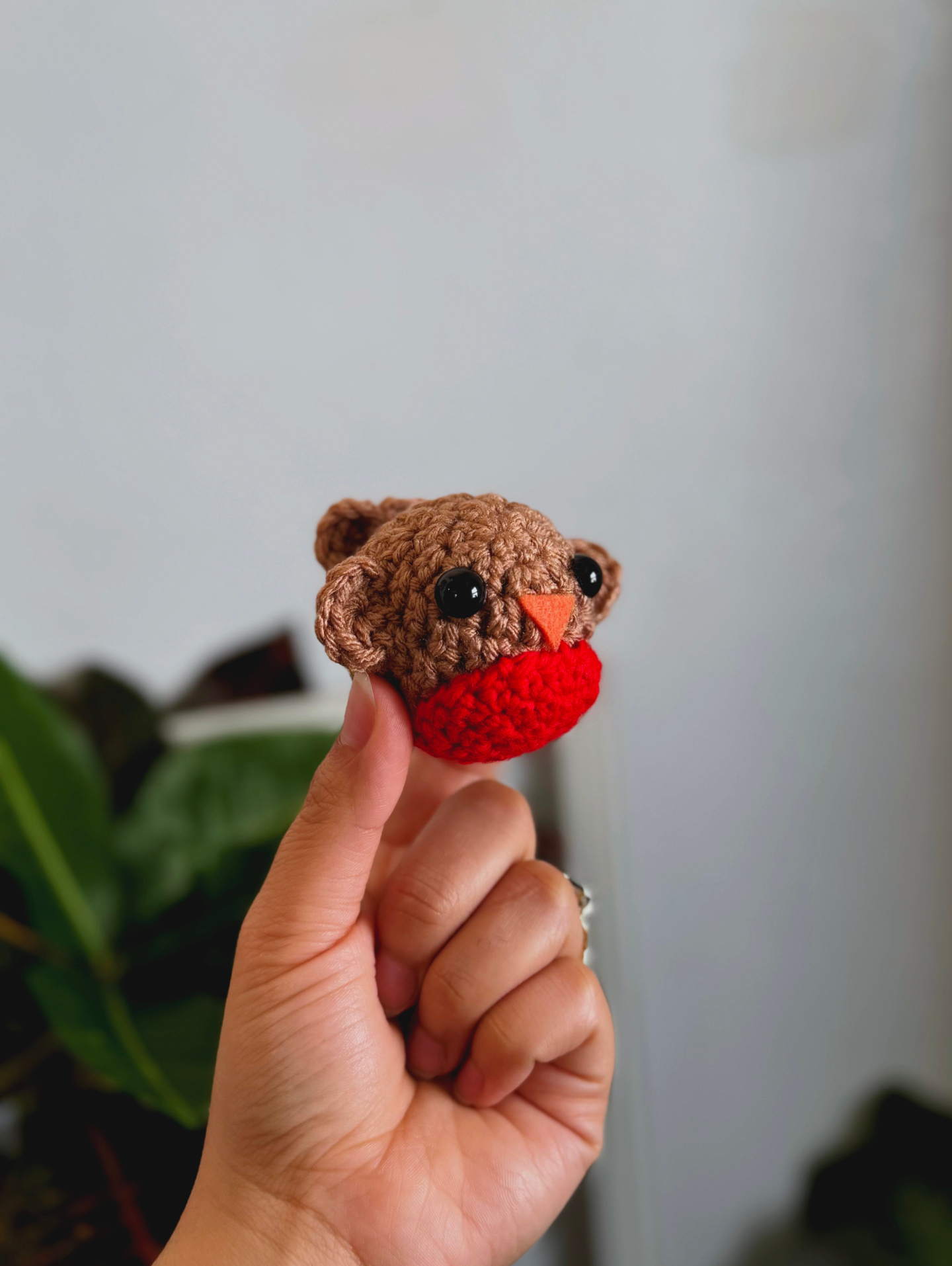 Another flying friend completed out of the pattern book 'teeny tiny crochet: 35 adorably small projects' by Catherine Hirst. You can find a link to the book in my bio.
This has been the least convincing pattern so far I think. Sometimes it looks like a robin, sometimes I'm just not sure. What do you think?
*
*
*
*
*
#womanownedbusiness #shopsmallbusiness #giftforher #handmadegifts #crochetgift #handmade #crochet #robin #birdwatching #birdcrochet #smallcrochet #easycrochet #crochet project #redrobin