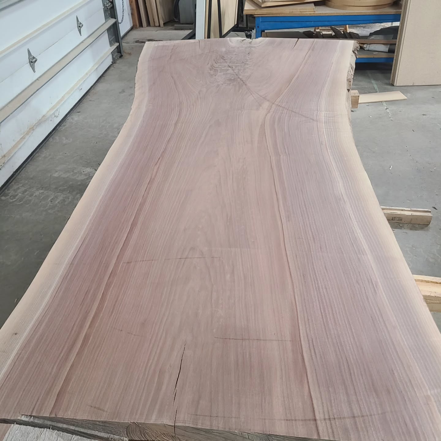 Wow..... just look at these slabs.
Reach out if you're looking for some clean walnut slabs. These won't last long.
#walnut #liveedge #blackwalnut