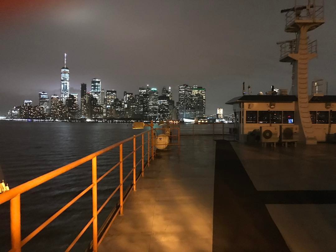 Na água, acima ou abaixo da terra (e #nofilter ) paixão, louca paixão! #nyc #skyline #ferry