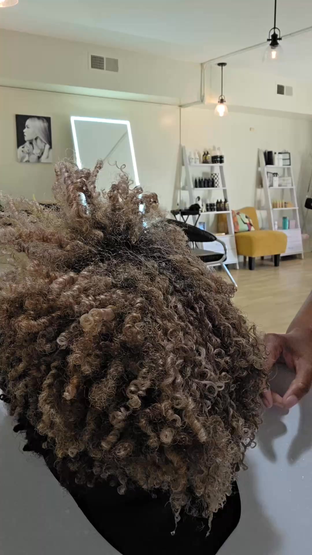 Wash Day Wednesday, where the magic starts at the bowl 🫧✨ Because healthy hair is routine 💆🏽♀️💧
#WashDayWednesday #HealthyHairJourney #SalonVibes #HairCareRoutine #SilkPressReady #NaturalHairCare #HairTok #CharlotteStylist #HairTransformation #DeepConditioning #SelfCareRoutine #BookYourAppointment #CrownCare #ShinyHair #HydratedHair