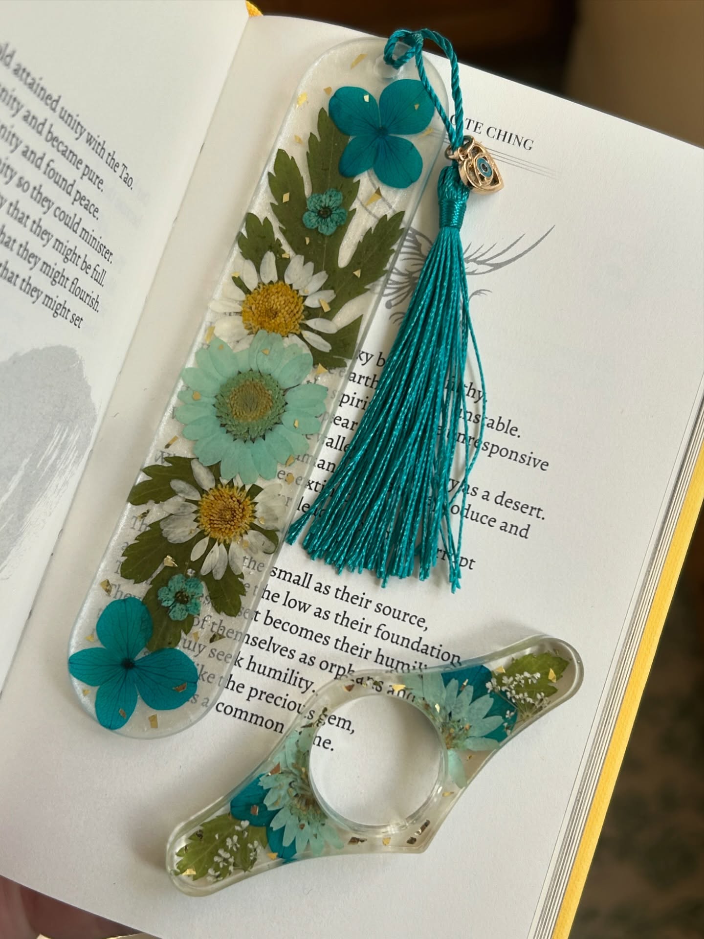🌼 New bookmarks and thumb page holders! The last one I'm keeping for myself because all my life I've used scraps of paper for bookmarks lol DM me if you want to buy these, $25/set or $15 for just the bookmark or page holder 🌼