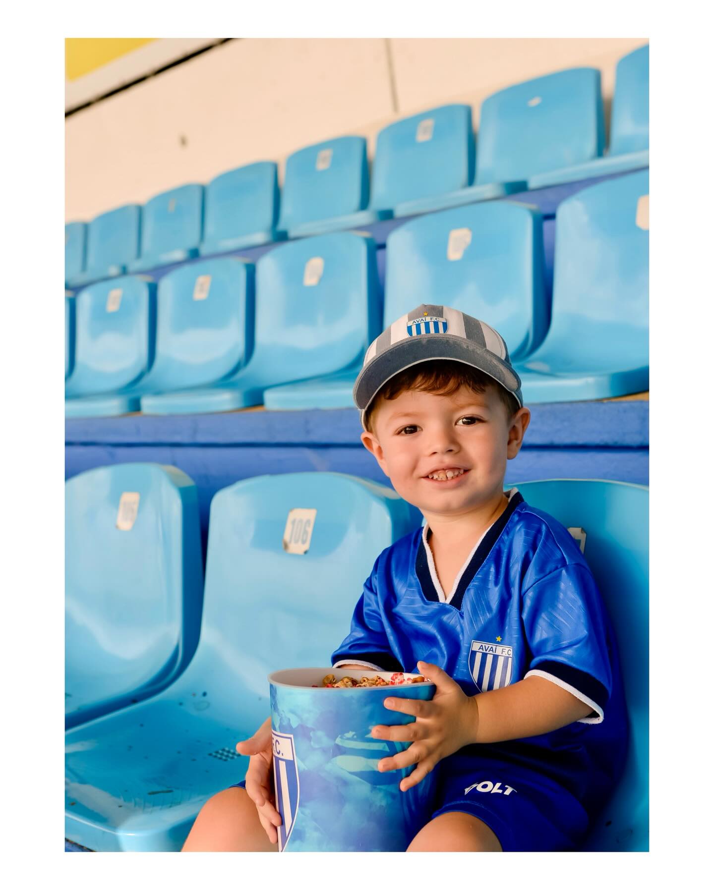 Que experiência incrível! 💙⚽
Fotografei o jogo do Avaí junto com a equipe e foi único sentir de perto a energia da torcida vibrando pelo time.
Obrigada a todos que passaram pelas minhas lentes, foi divertido demais! 📸🔥