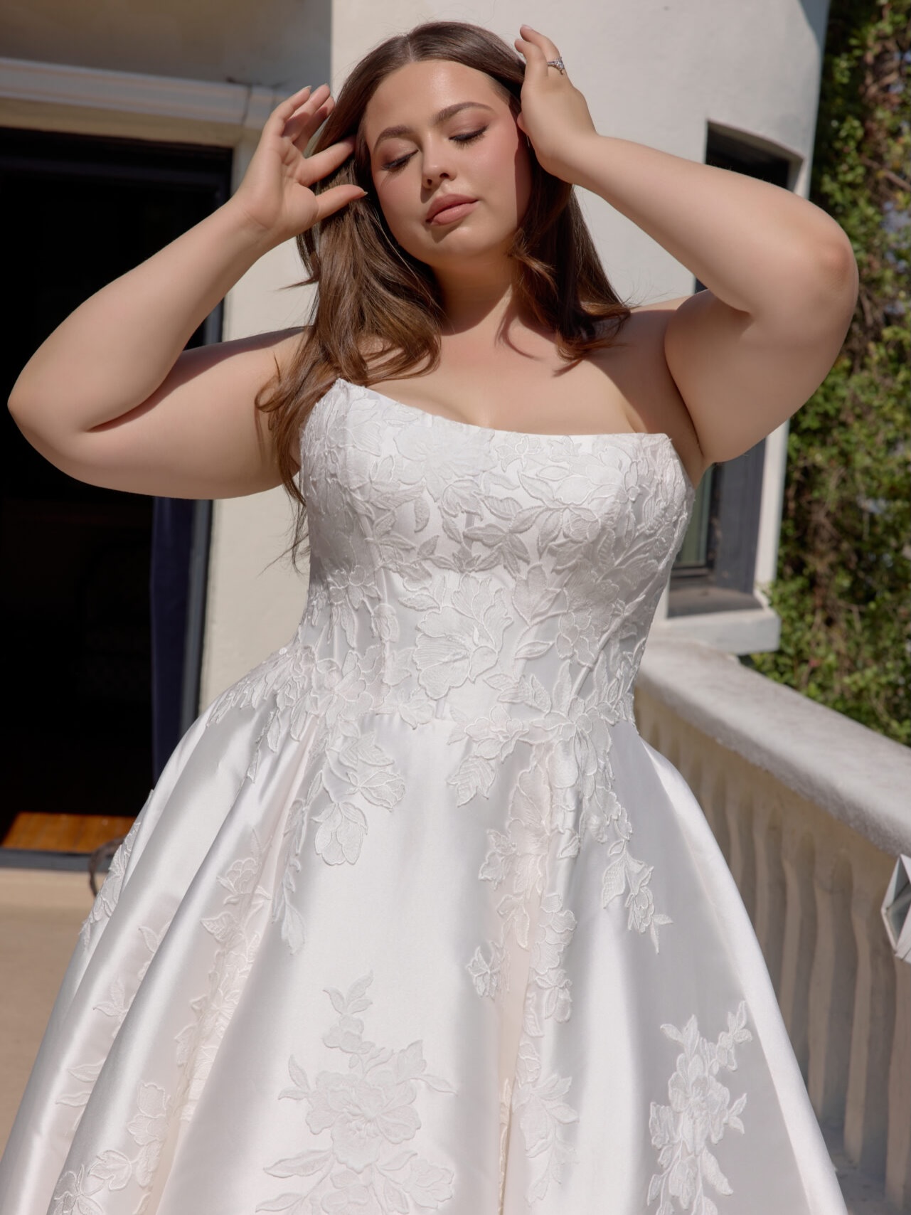 NEW 🤍 Romance in full bloom— Our RAQUEL gown by @essenseofaustralia is the modern bride’s dream ballgown, featuring a contemporary cat eye bodice contrasted by soft, feminine cascading floral motifs and polished satin fabric.
Falling in love with this silhouette? Book now at the link in bio to reserve your fitting room and experience a personal try-on experience with one of our expert stylists 🔗🫶🏼
wedding dress, wedding dresses, bridal boutique, bridal shop, bridal fashion, bride to be, wedding inspiration, wedding dress shopping, bridal gown, wedding day style, modern bride, bridal style, wedding trends, luxury wedding dress, say yes to the dress