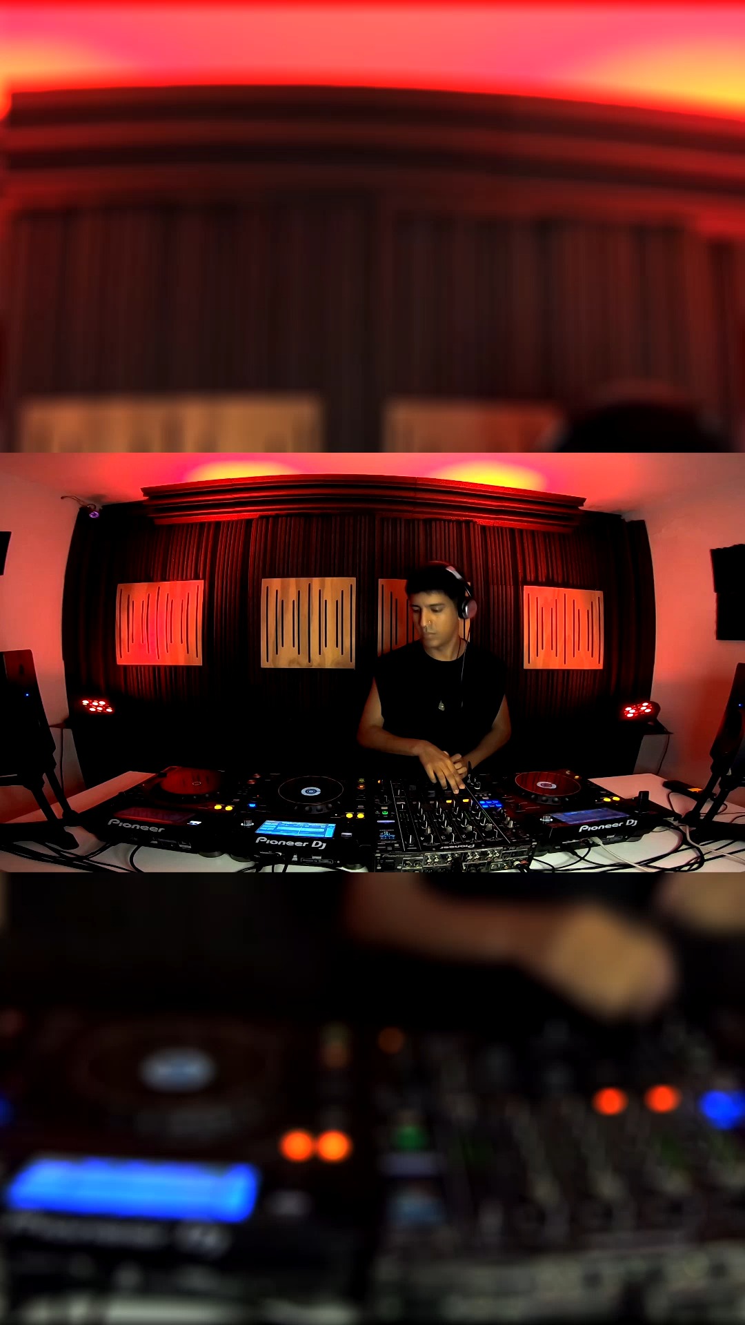 ¡De la academia a la cabina! 🎧💥
¿Sabías que muchos de nuestros alumnos de Sede Centro graban sus sesiones en video para capturar la energía de su aprendizaje? Algunos de esos sets terminan en nuestro canal de YouTube, y hoy es el turno de presentarte lo nuevo.
Subimos el clip de Ulises Pereyra, alumno egresado, rompiéndola con su session de Techno. 🔊
👉 Miralo completo en YouTube: @academiaorbitalok
¡No te olvides de seguirnos para no perderte el talento de la próxima generación de DJs!