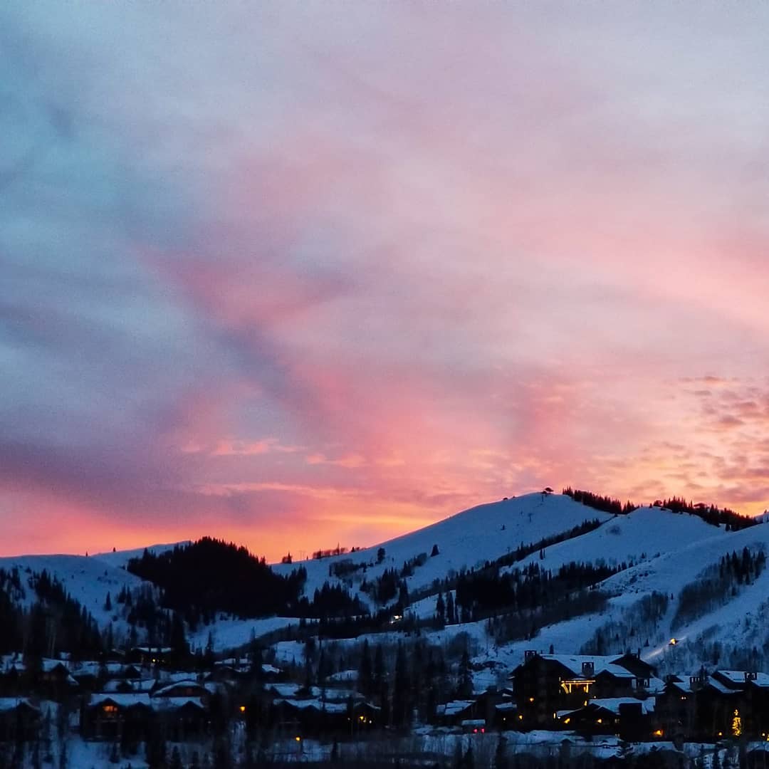 Gotta love those Park City sunsets!
.
.
.
.
.
.
.
.
.
#parkcityutah #parkcitymountain #deervalleyresort #brightonresort #sundancefilmfestival #skisolitude #snowbird #snowbasinresort #sundaceresort #parkcitytransportation