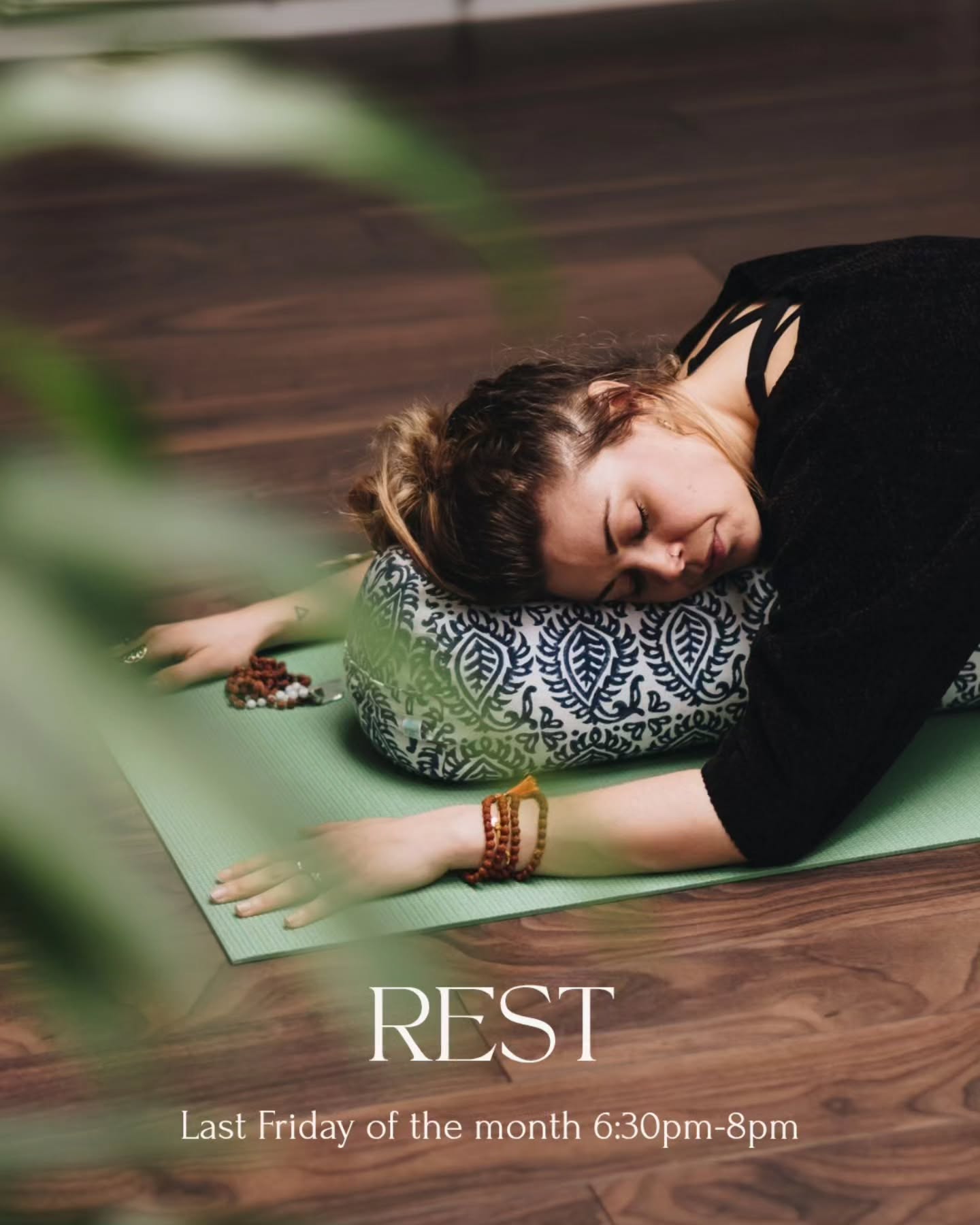 So many of us are trying to 'fix' our bodies by doing more.
More steps.
More workouts.
More discipline.
But your nervous system doesn’t change through force — it changes through felt safety.
When you are under ongoing stress, your body spends more time in the sympathetic state (fight / flight).
This is where cortisol is higher, digestion is down-regulated, recovery is reduced and the body is simply trying to cope.
The other side of your nervous system — the parasympathetic state — is where repair happens.
This is your rest, digest and restore mode.
It’s the state your body needs for:
• hormonal balance
• healthier stress responses
• better sleep
• improved digestion
• and yes — more supportive conditions for sustainable weight regulation
Not because rest is a weight-loss tool.
But because your body cannot heal, regulate or feel safe while it is constantly bracing.
✨ You don’t need more willpower.
✨ You need more permission to rest.
—
🌙 Rest & Reset – Nervous System Evening
Tomorrow at Temple of Yoga
🕡 6.30–8.00pm (last Friday of the month)
A 90-minute, candle-lit class devoted entirely to resetting your nervous system.
We’ll move slowly through:
• yin and restorative postures
• long, fully supported holds
• gentle music and soft lighting
So you can feel nourished, held and deeply rested.
This isn’t about stretching.
It’s about teaching your nervous system that it is safe to soften and let go. 🌙
Link to book in bio
#BanburyYoga #BanburyMums #BanburyWellbeing #banbury #banburyshire