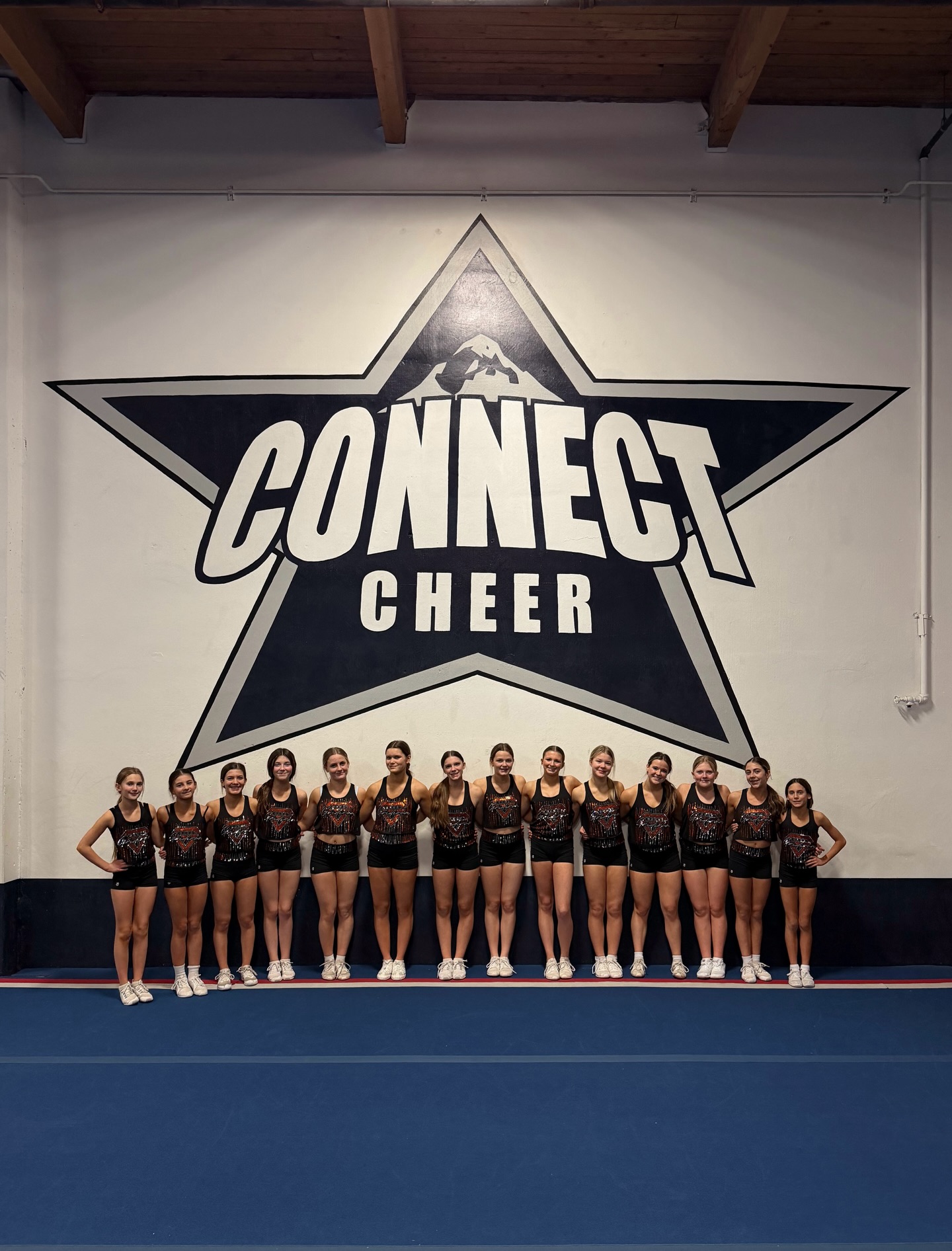 Gridiron has touched down in Seattle ✈️🧡
We squeezed in one last practice at @connect_cheernw before the big weekend.
Huge thank you to Connect Cheer for welcoming us into your facility!
#sask#canada#gridders#griddergym#cheerleading