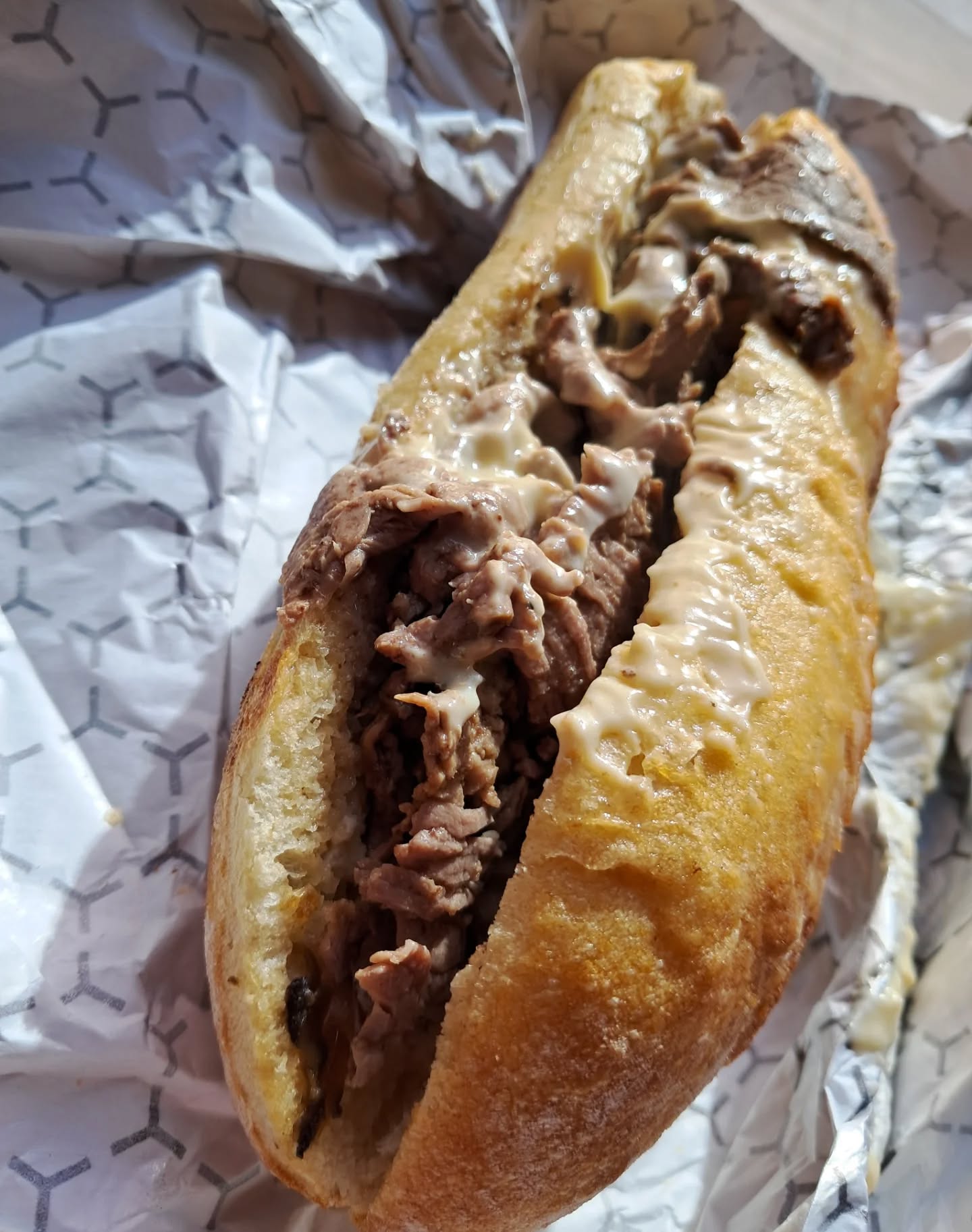 Happy Faturday! Keep an eye on those @block16.jessnpaul specials. A bit ago I got me a 26 hr herb crusted roast beef on a big ole crusty tasty bun. Then the star of the show for me though was the spicy jerk oxtail soup......yoooo so good, yes please all the soup. Thanks B16!