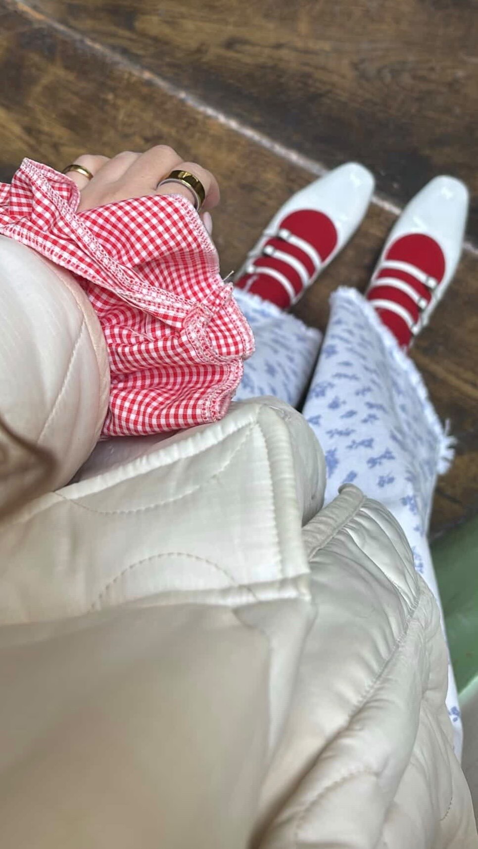 Cette technique je la donne à tous mes clients 🌸✨
.
Parfois il ne faut pas trop se prendre la tête et plutôt opter pour des petites techniques simples comme celle-ci. Hâte de lire ton commentaire pour voir ce que en as pensé !
.
Si tu veux plus de conseils pour mieux comprendre ce qui se passe en toi, ce que tu ressens alors abonne-toi vite. Ici on apprend à réguler notre système nerveux et à se retrouver pour mettre le cap vers notre potentiel inné 💌🌞