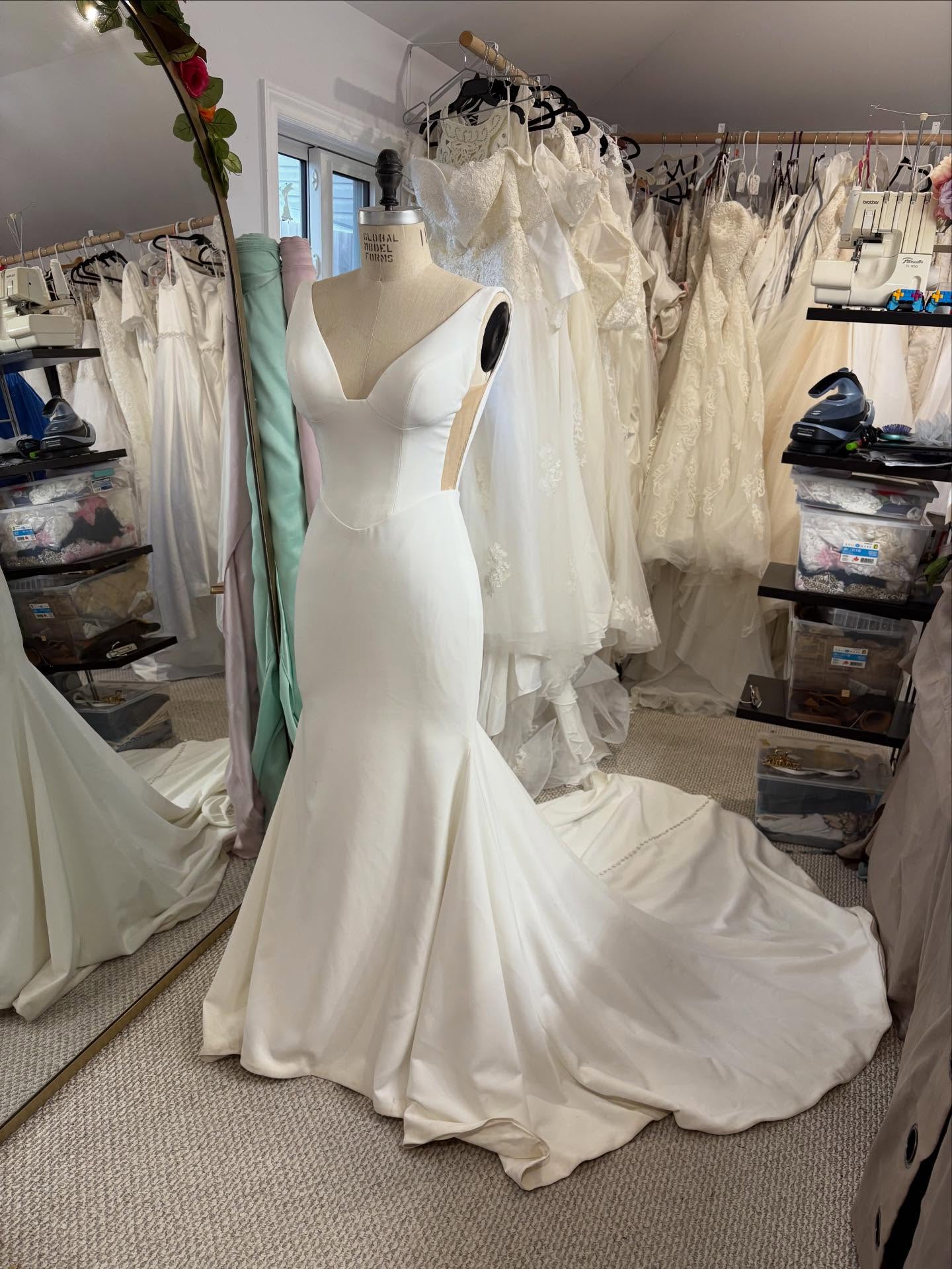 I’m so excited to be part of the Wonderful Wedding Show starting TOMORROW on February 21 & 22, and to celebrate, I’m hosting a special giveaway at my booth! 💍🤍
Here’s what you could WIN:
🎉 Prize #1: A custom-made veil designed just for you (valued at $200+)
🎉 Prize #2: A luxury gift basket filled with amazing goodies — wedding planners, candles, treats, and so much more (valued at $300+)
Whether you’re newly engaged or finalizing the details, you won’t want to miss this!
✨ No purchase necessary to enter.
✨ Draw will take place at 5:00 PM Central Time on Sunday, February 22, following the Wonderful Wedding Show.
✨ Winners must be able to pick up their prize in person at our studio located in Winnipeg.
Make sure to stop by my booth, say hello, and enter for your chance to win! 💕
Tag your bride besties and I’ll see you there! 💫