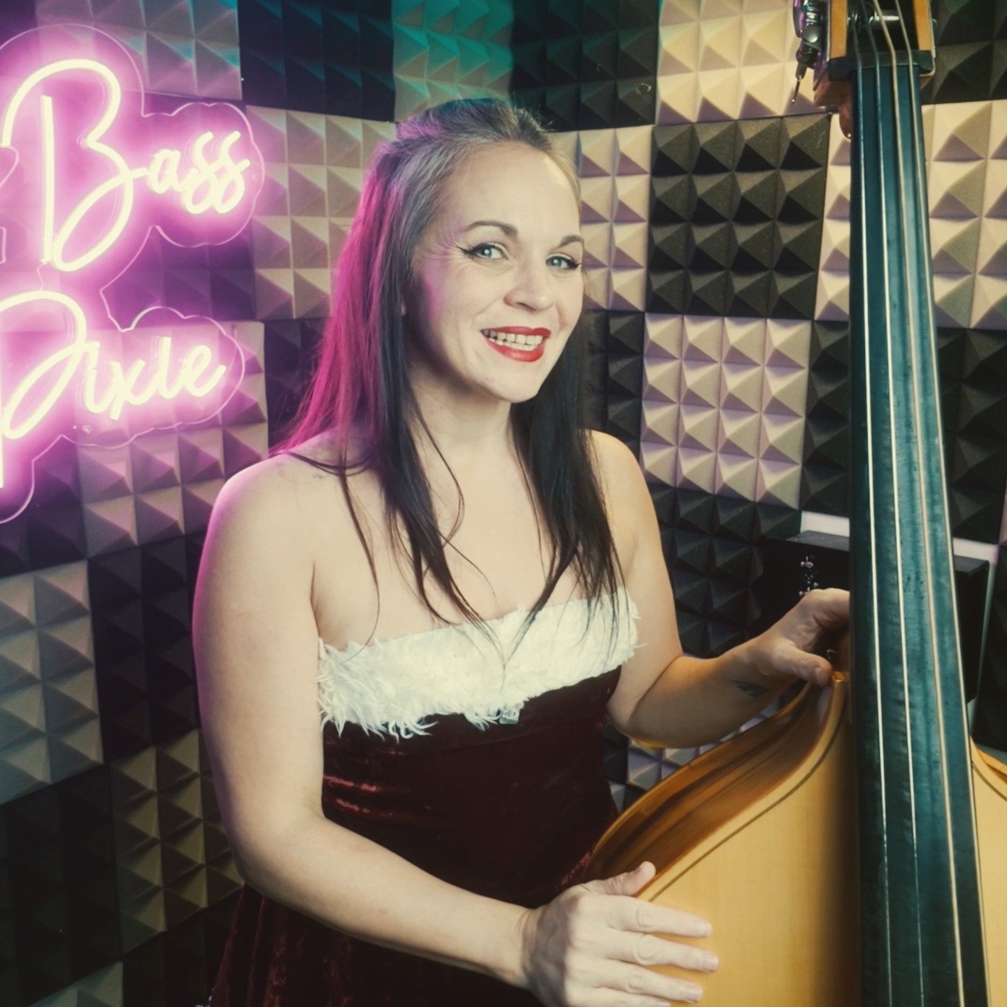 I thought I'd get this up in time to get you all a bit festive and have something to learn to get you into the Christmas Spirit. Oh, and it's a great excuse to pull out my santa dress!
It's live now for early access Patrons and YouTube level 2 members and higher, with the rest of you getting access on December 6th! Plenty of time to get that bass Rockin'!
https://youtu.be/8gLy8YV13gM
What are you all up to this week? Keep telling me what you love about and want from the Channel!
And most of all... Keep Rockin' <3
#doublebass #doublebasstutorial #rockabillybass #christmas #festiveseason #christmassongtutorial #uprightbass #femalebassist #femaledoublebassist #learndoublebass