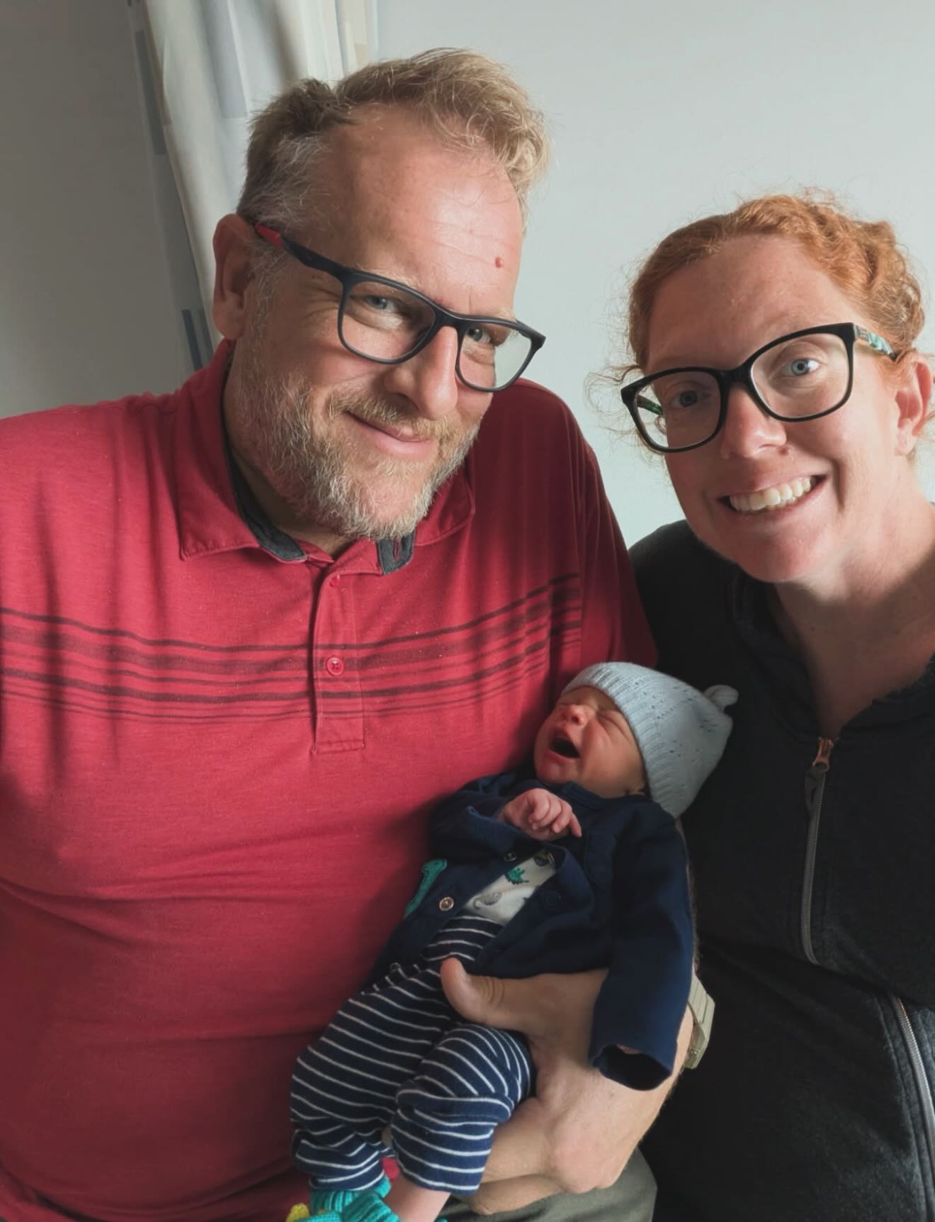 Welcome to the world, sweet baby. Your tiny perfect hands have already brought so much joy!
Congratulations to this beautiful family on the safe arrival of your little love. What a honor it is to witness your new life begin!!