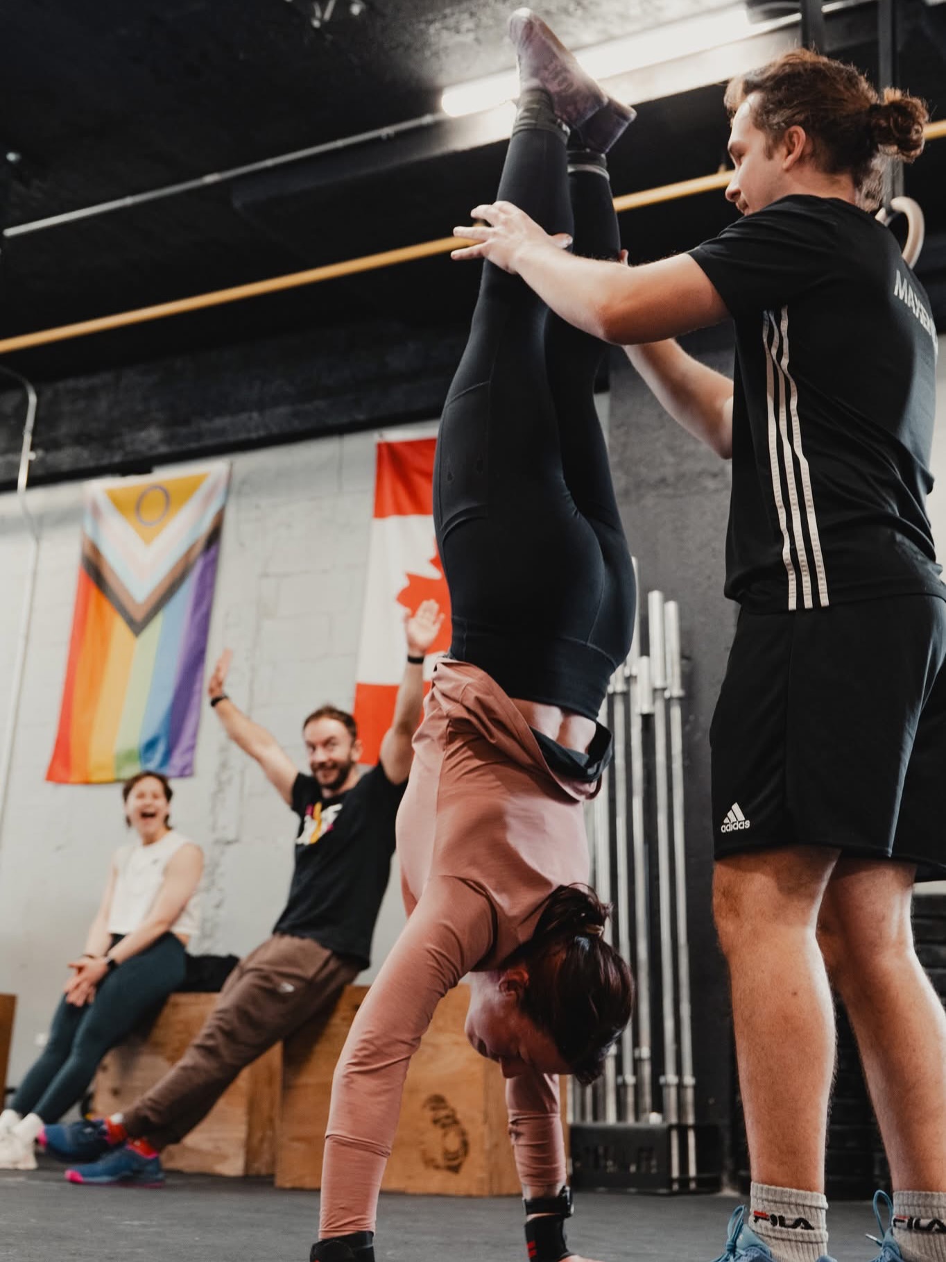 🤸 Séminaire gymnastique chez @cfpulsemtl 🌈
Avec coach @cf_toine 💪
#crossfit #doyoufeelthepulse
@manon.photopro @thomasfaso 📸