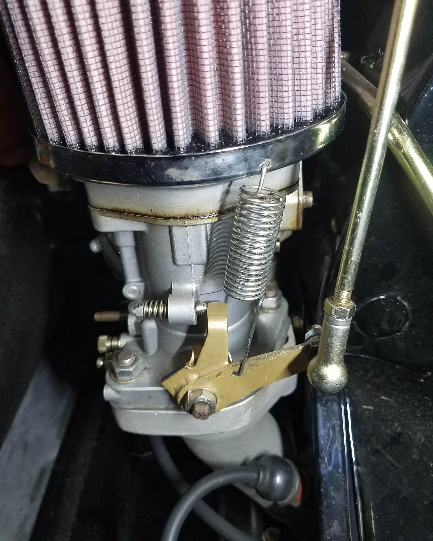 Looking clean! #porsche #carsofinstagram #carswithoutlimits #carspotting #GKRestorations #carlifestyle #porsche356 #356 #porschelife #car #instacar #racecar #classiccar #RemadebyHand #porsche911 #porsche912 #autorestoration