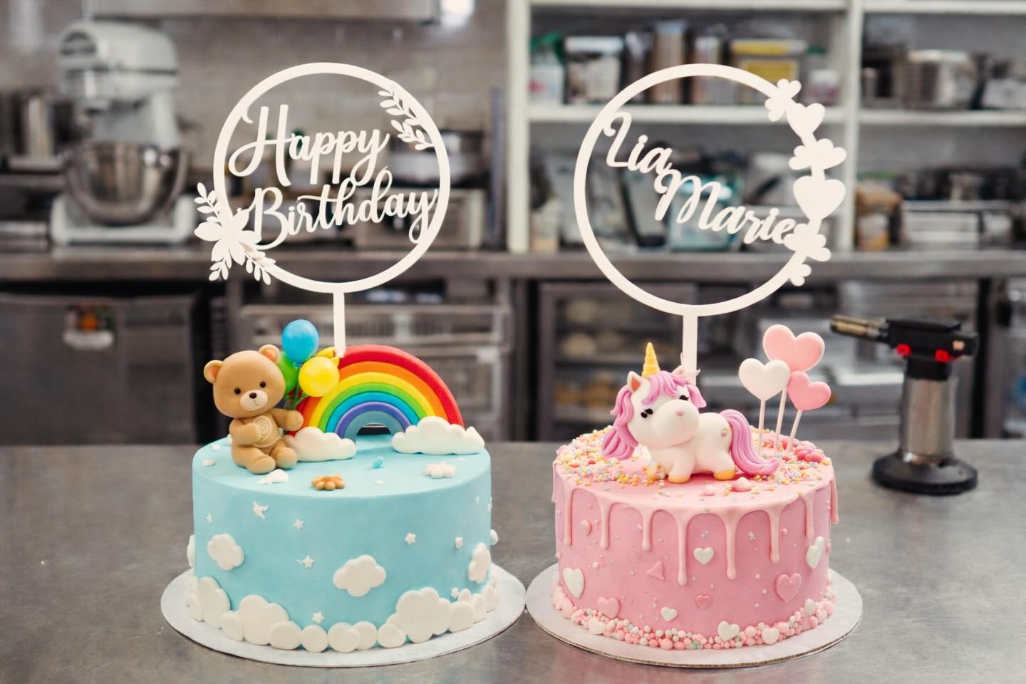 CakeTopper,… stabil und hochwertig, ob für den Geburtstag, die Taufe, oder weitere Anlässe, Holz, Acryl, oder ein anderes Material, melde dich.