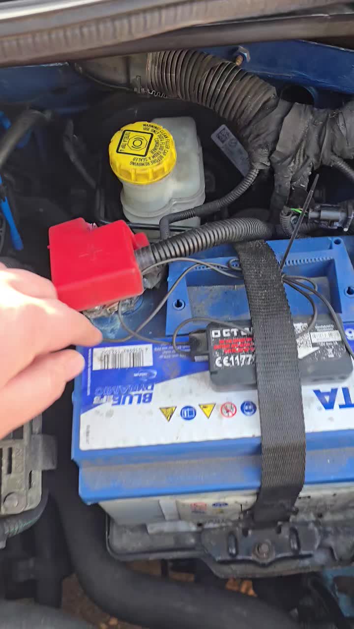 Customer said the car would switch off if she hit a pot hole, she would wiggle the wires under the bonnet, and it would start. Had been to a national company for a battery check, which it passed 🤔
Temporarily secured the clamp and returned the next day for the repair, I'll post this shortly.
#Diagnostics #FordFiesta #Ford #Battery #LooseCable