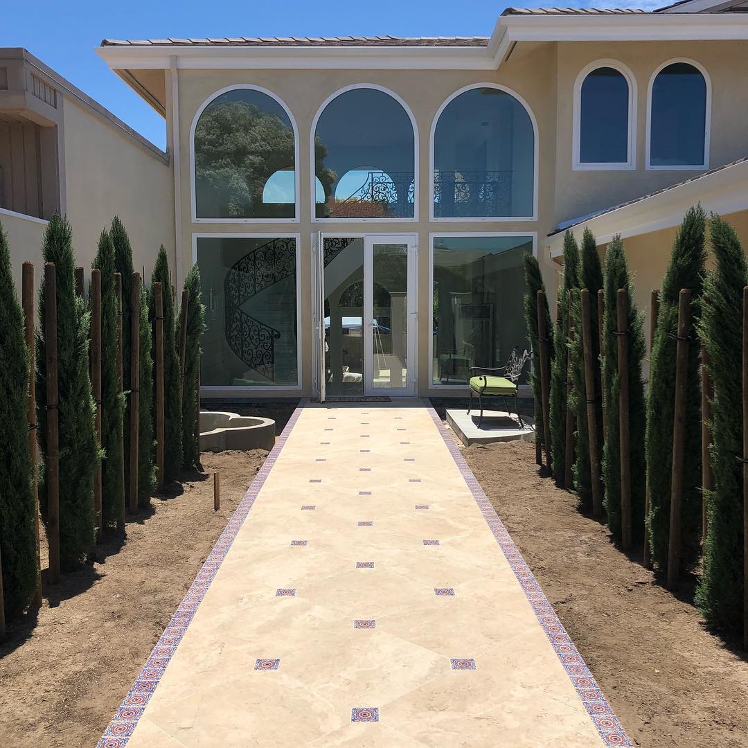 Entry landscaping progress...#newportbeachhomes #sulisoinc #entry #spanishtile
