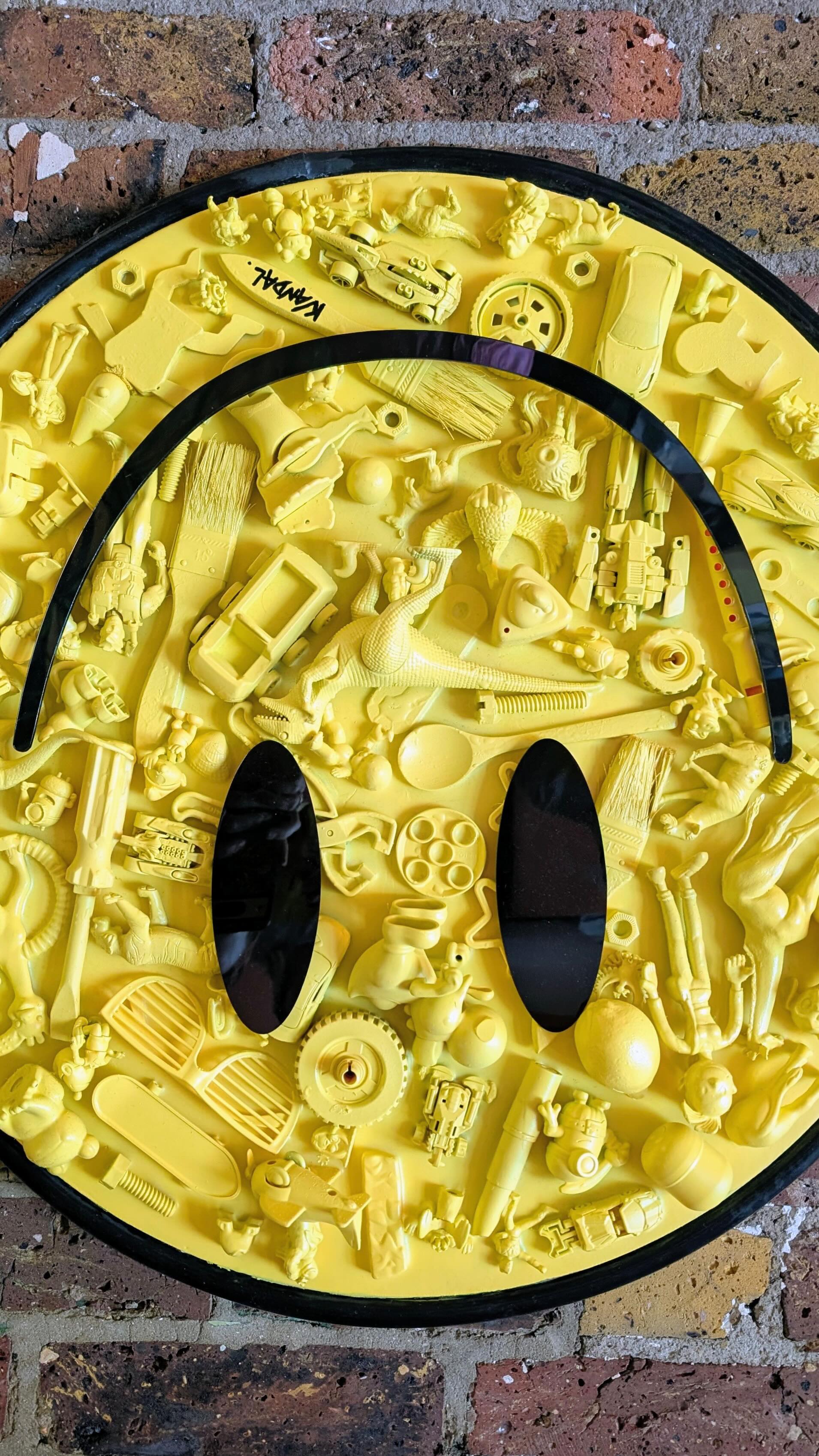 Dopamine Rush passing the fall test 🙃
I might be onto something with that recycled rubber pipe used as a frame… it made it bounce right up!!
I think if it was a wooden frame, it would have been broken…
Only a pretend 🍋 toy had to be re-glued ✌️😅
This is a good reminder that Art is fragile, especially 3D art.
Even when it looks like a toy like mine!
So please always handle with care and hang it with a hook properly screwed in the wall, as toys and resin can get heavy.
#katvandal #dopamineart #smileyart #toyart #arthanging