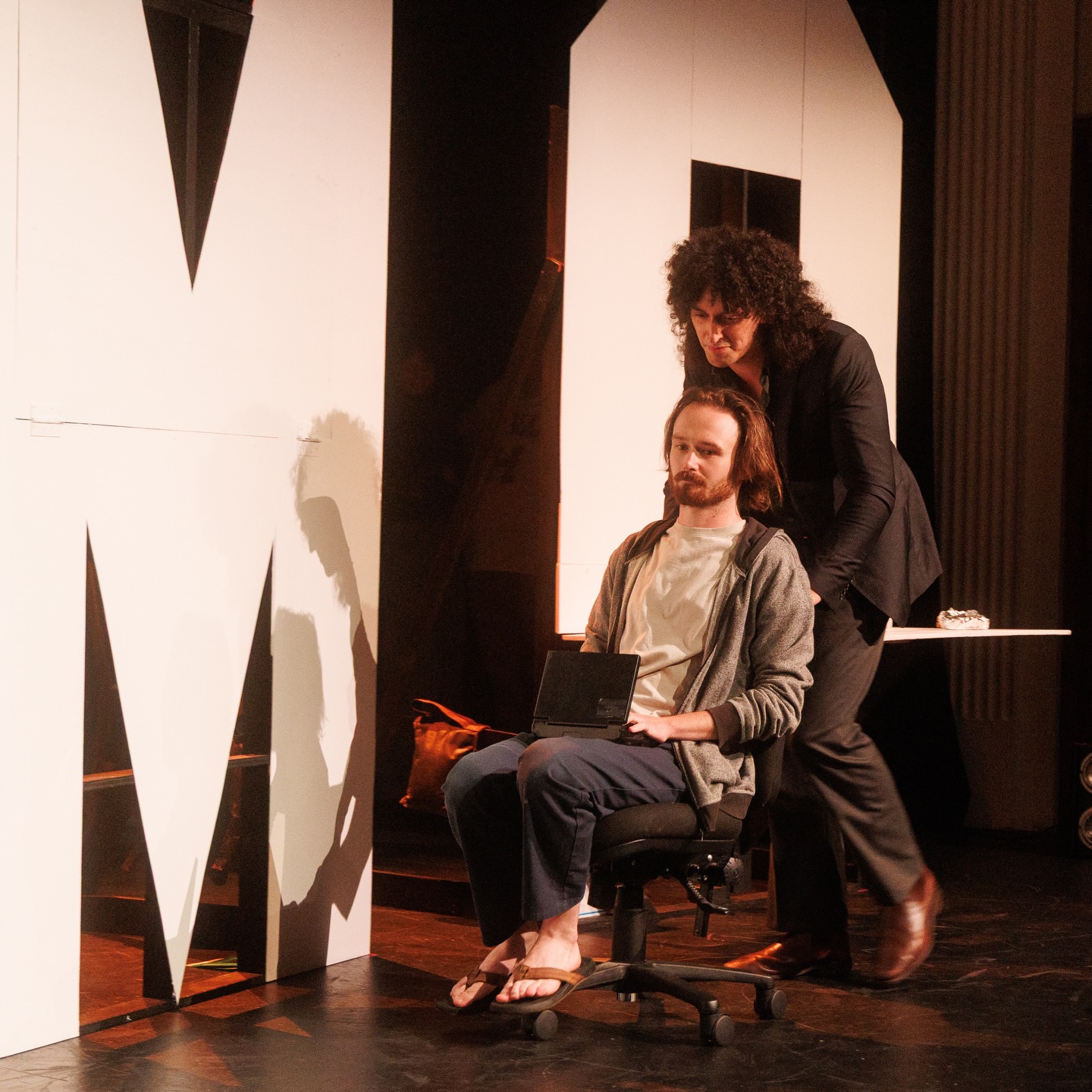 It’s the final night of Once Upon a Time in Homowood before we say Bye Bye Bye!
👋
Get off social media and check out The Social Network: Call Me By Your Screen Name, the original queer tale before it got Straightified by the Hollywood Elite!
Featuring Sean Parker, a Dragon Tattoo and bloody Winklevii?? don’t miss this crazy yarn by @matthelover
Stunning photos by @alexrabinaphoto
Tickets filling up quick so get to @bats_theatre for your last chance to see Homowood! Probably ever!
Once Upon a Time in Homowood
FINAL NIGHT TONIGHT, 6:30pm
Ticket link in bio