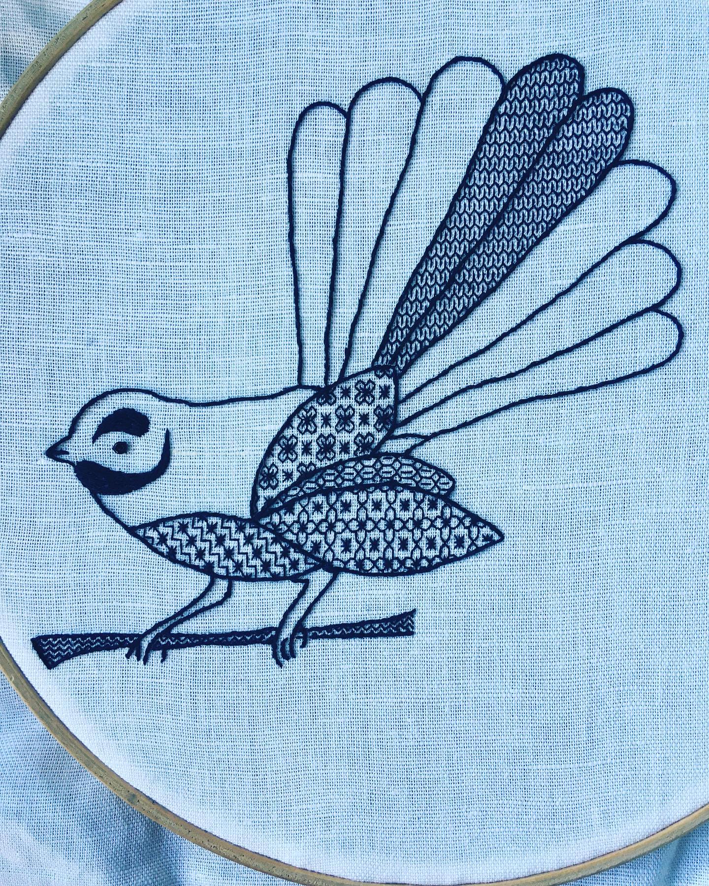 I finally finished this yesterday. Modern even weave fabrics just seem too regular for historical designs so I was experimenting with my favourite linen/cotton fabric. Not a historic design but a NZ fantail #blackwork #historicalembroidery #handembroidery #backstitch #fantail #nzbirds