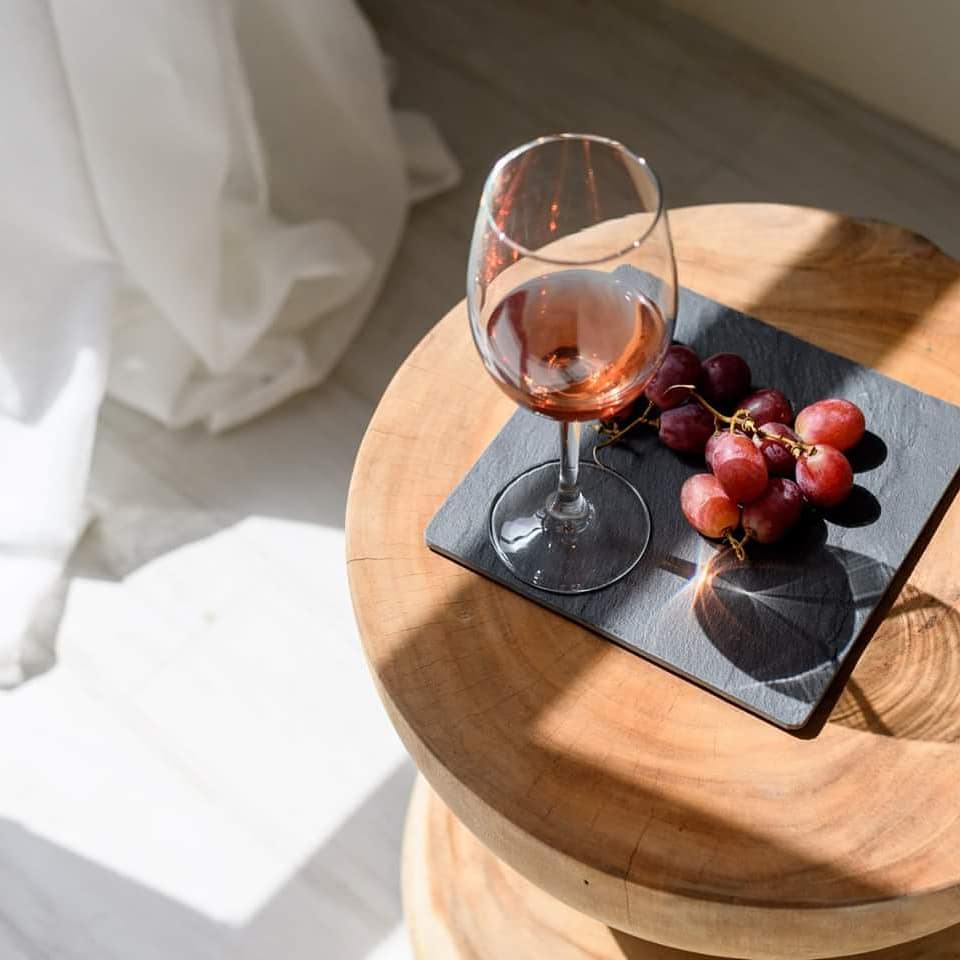 Enjoy every moment of your holiday with a good wine π
#santorini #summer #redwine #aegeeis