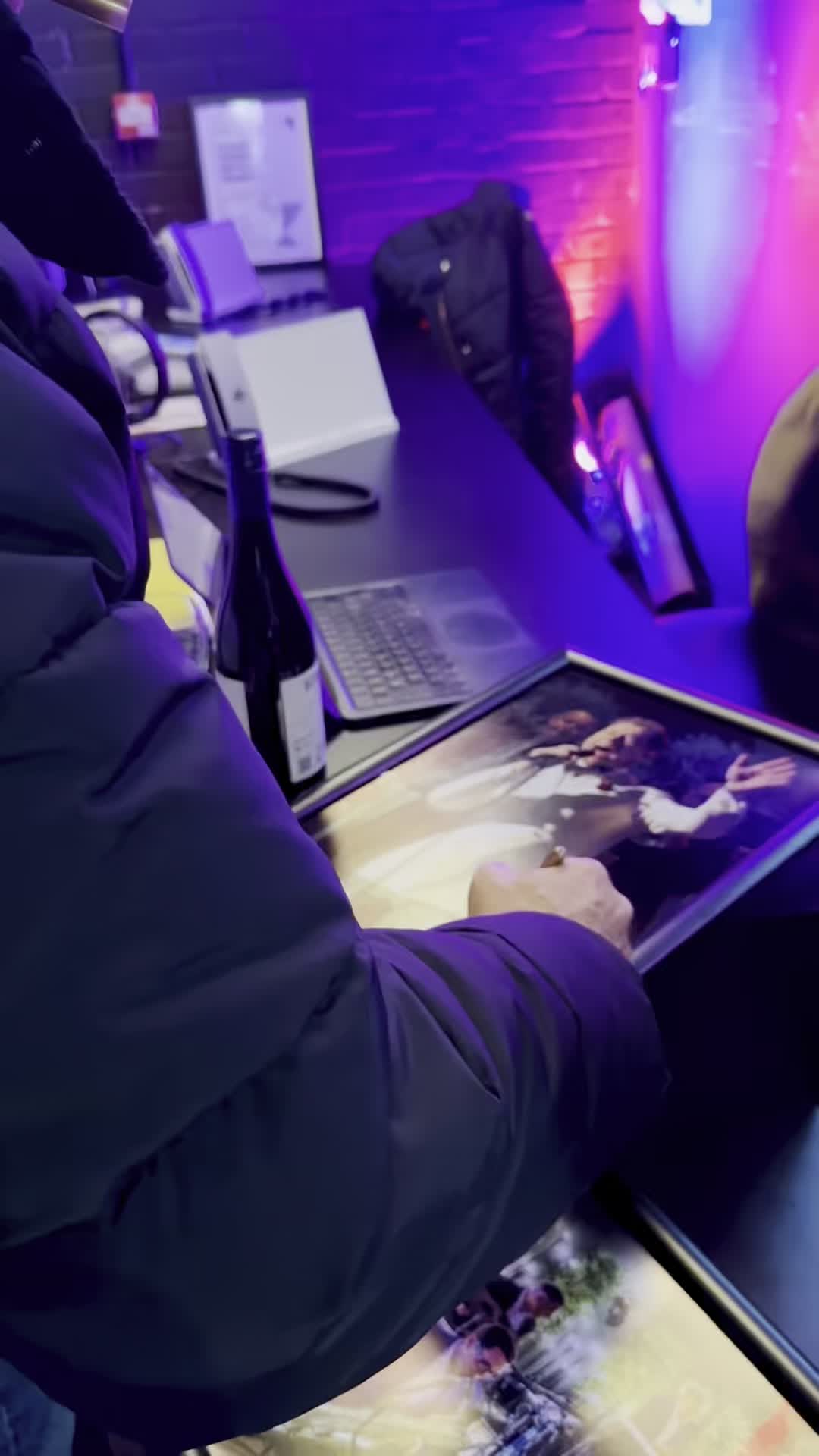 Honoured to have made ‘the wall’ at @dawkes_music in Maidenhead! It’s a pleasure to play there and have sold three shows at this stunning local venue. I feel very lucky to have a venue like this so close to home! #MaidenheadEvents #signature #livemusic