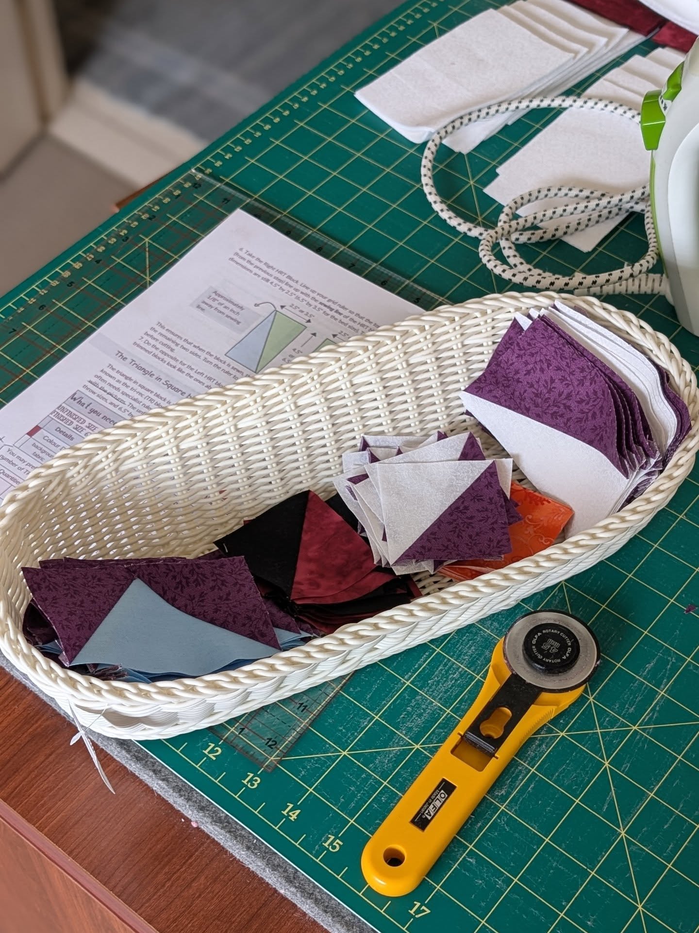 A week+1 day since the Starlight Courtyard quilt pattern was released! This quilt has some fun blocks in it - aren't they cute??? They seem fairly straightforward and not particularly exciting (albeit a little cute 🥰) but arrange them a certain way and they can make quite a visual impact (and put your seam alignment skills to the test 😅)! This quilt is such a fun skill builder - with lots of variety to keep things interesting. And the end result always turns out beautifully ❣️swipe for a photo of how some of these blocks have been used in the quilt 🙌🏾
Are you making the Starlight Courtyard quilt?? Share your photos and make sure to tag this account! If you aren't, then no better time to start than now. The sale on Etsy has ended but the sale on the website is still active for another week (email subscribers, you should have received a code with an extra discount in your inboxes yesterday, if you didn't get yours send me a message and we'll get that sorted!
OR you could win a FREE copy of this pattern by making different colour version mock ups of this quilt on the @quilt_ink website. That's free too!
.
.
.
#starlightcourtyardquilt #cecesquiltsandthings #youngandmillennialquilters #skillbuilderquiltpattern