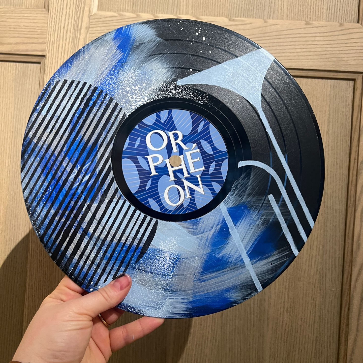 Today we were at Diptyque on Sloane Street and at the Maison New Bond Street, personalising Orphéon vinyls in store.
Each piece is customised in front of you, hand-painted and lettered, inspired by the easy, improvised energy of the original Orphéon jazz club. Clients chose their favourite design from the selection, making each record completely different to the next. #branddesign @diptyque #luxurylifestyle #fragrance #event