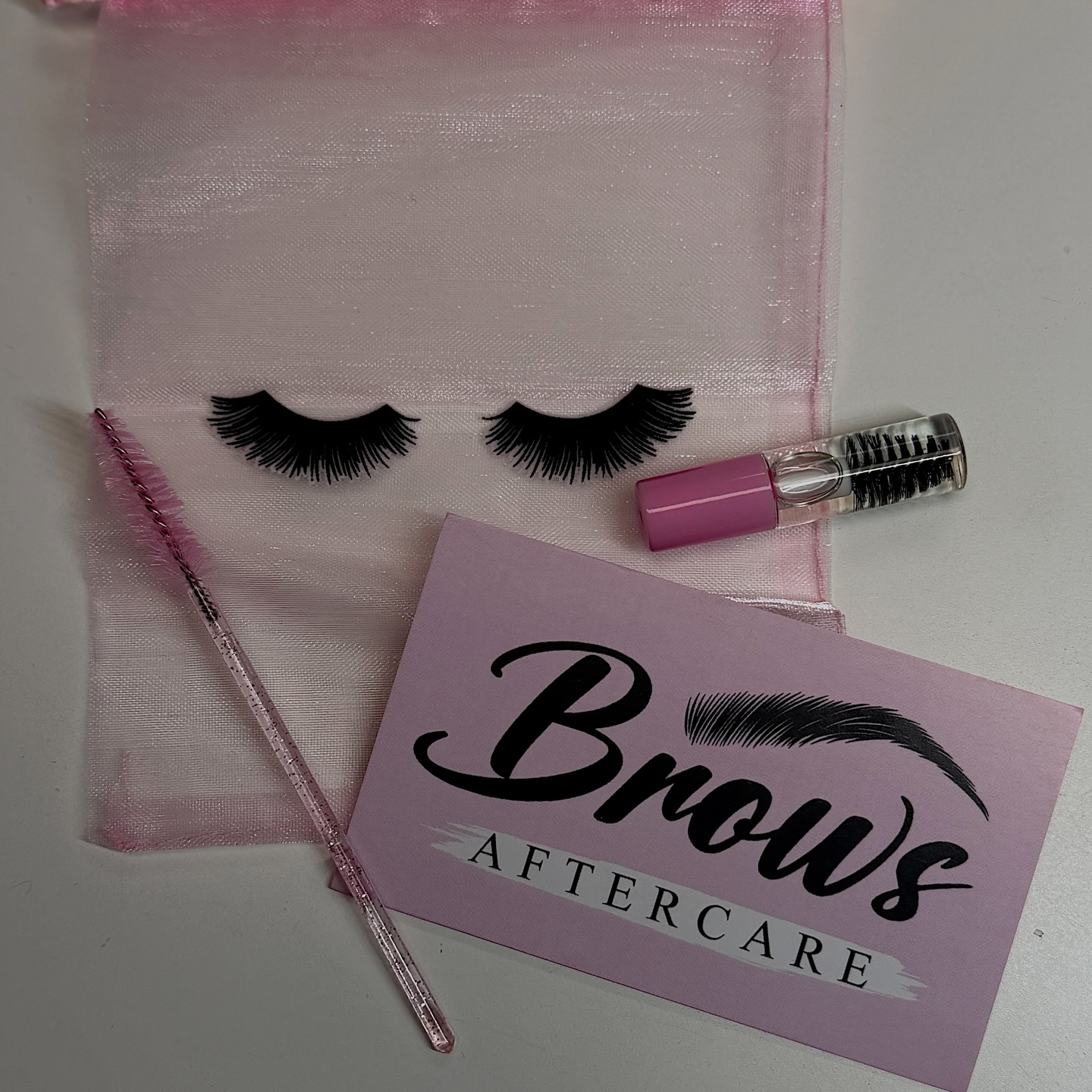 ✨ NEW Aftercare Packs Have Arrived! ✨
We’re so excited to introduce our brand new Aftercare Packs!! Specially designed to keep your brow lamination and lash lift results looking flawless for longer 🤍
Each pack includes:
💧 Nourishing Aftercare Oil to hydrate, condition, and maintain healthy brows and lashes
📖 Aftercare Card with all the essential tips to protect and prolong your results
🖌 Lash & Brow Brush perfect for daily grooming and keeping those hairs in place
Aftercare is just as important as the treatment itself! These packs help maintain shine, strength, and that freshly-lifted look between appointments.
We are adding these onto your next appointment because healthy lashes and brows = long-lasting results ✨