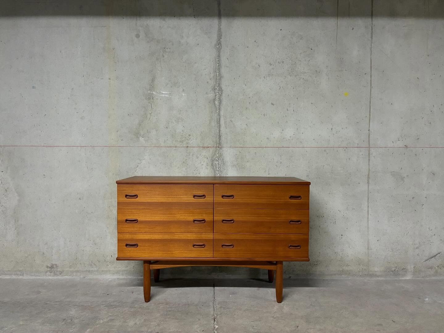 Enfilade commode double 6 tiroirs scandinave année 60 #enfiladescandinave #commodescandinave #commodedouble #enfiladevintage #enfiladeteck