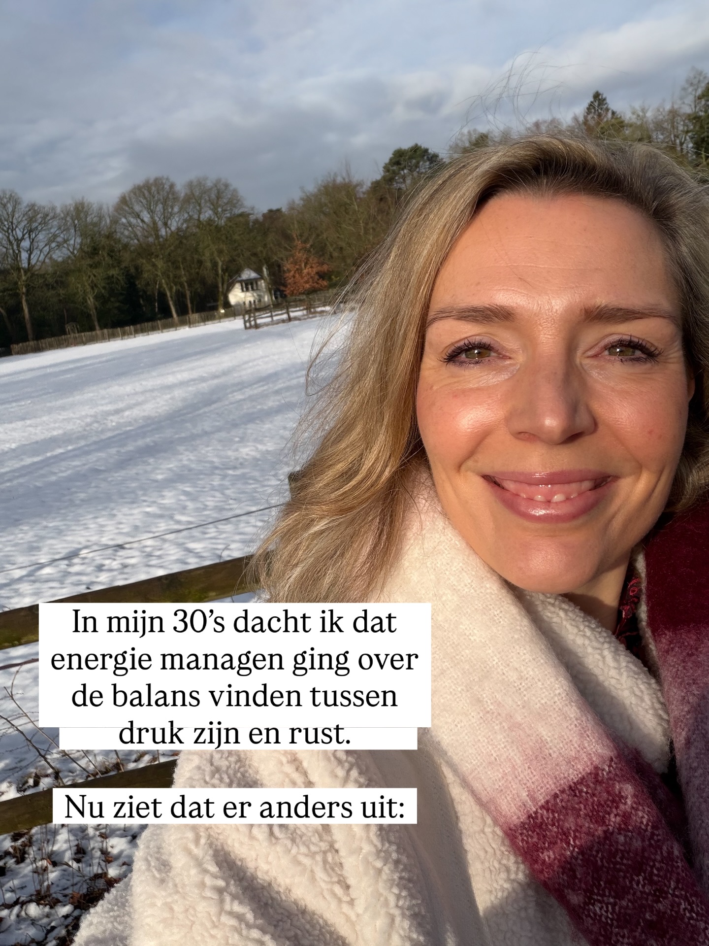 Ik was zowat OBSESSED door het zoeken naar die ideale balans tussen Druk zijn en Rust. Hoeveel yoga moet ik doen om goed in mijn energie te zitten?
Nu zie ik dat energie managen gaat om het draaien aan de knoppen Plezier, Voldoening èn Rust.
Maak vaak weten we niet meer wat ons echt plezier en voldoening geeft. Of wat onze waarden zijn - wat we echt belangrijk vinden. Waardoor het moeilijk is om er in the heat of the (drukke) moment, bewust voor te kiezen.
Want onder druk, kiest ons brein altijd voor de meest bekende, automatische, minst weerstand gevende optie. Die je dus al jaren geen energie oplevert ;)
Wanneer je nieuwsgierig bent naar een Energy Update, dan is mijn werk voor jou ✌️