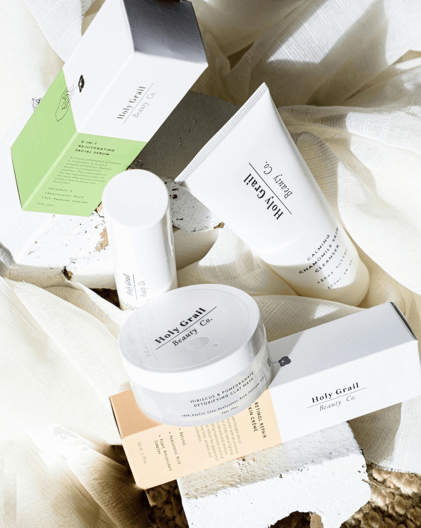 ¿Buscas empaques que realmente diferencien tu marca?
Trabajamos distintos materiales, texturas y acabados para lograrlo.
Escríbenos y cotiza hoy.