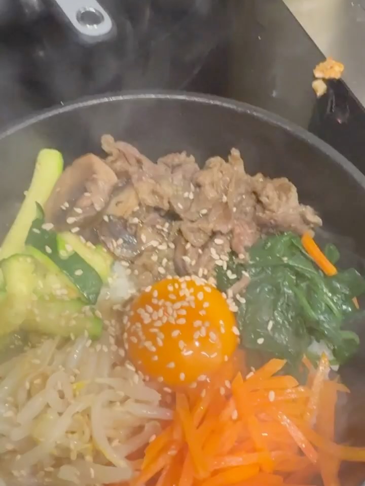 Introducing our Bibimbap✨
A classic Korean mixed rice bowl with vegetables
We prep fresh ingredients every morning for the best flavour!!🥕🥬
Make sure to mix everything well with our special sauce for the perfect bite🔥
Not a fan of spicy?
You can also mix it with soy sauce instead :)
Once you try it, you’ll know 😉
#koreanfood #exeter #exetereats #exeterfood #ohmykimchi