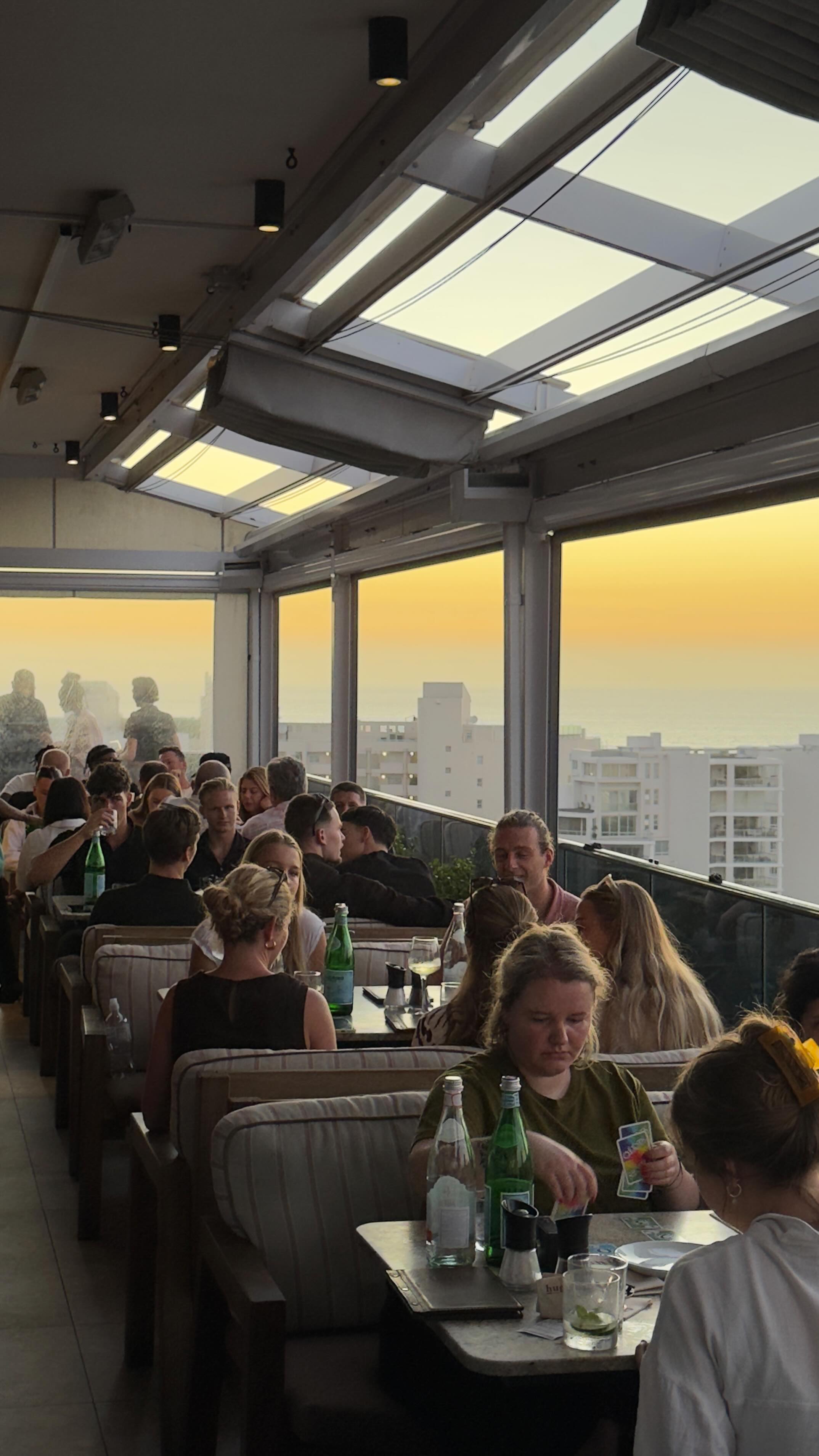 sip, dine & daydream.🍸
bookings:
021 286 9332
book@hugosocialclub.com