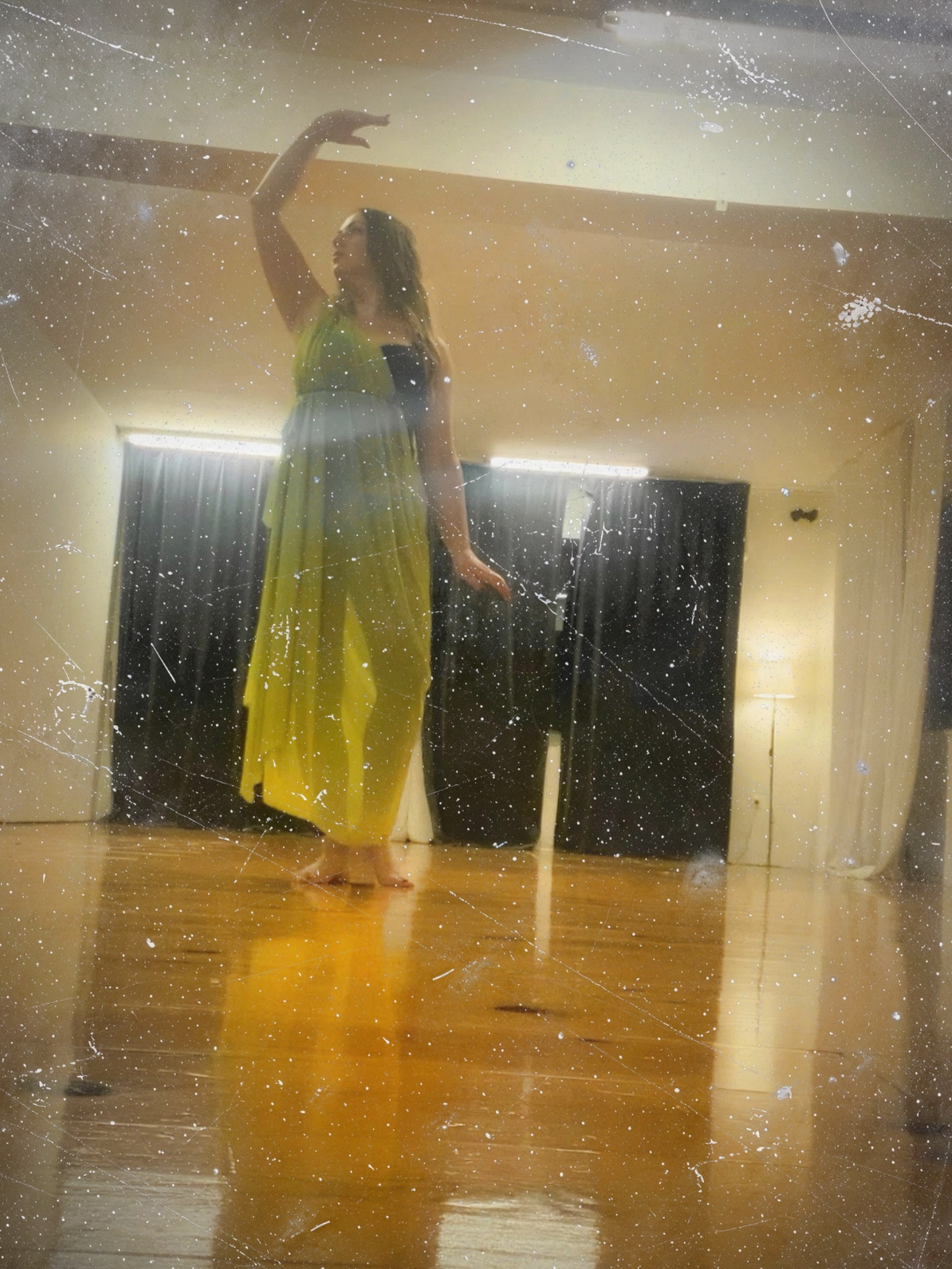 Tanagra Figure.
Simplicity.
Flow.
Inner precision.
An embodied practice
rooted in the cultural memory of ancient Greece.
Chorosophy.
Enroll in our ongoing classes:
Wednesday 18:00–19:30 Space 2, Kerameikos
Thursday 16:00–17:30,Yellowsquare Athens workout space
& thematic 3-hour workshops to be announced in March.
DM for more☀️
#chorosophy #ancientgreekdance #danceclasses