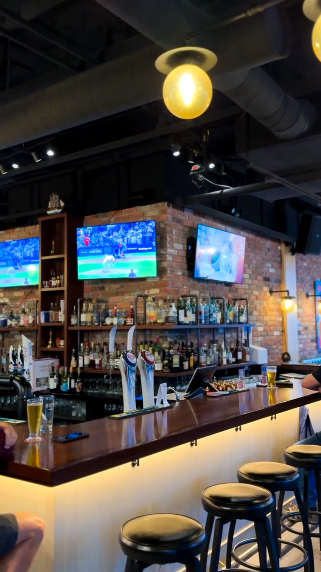 Our dishes have that effect, what can we say? 🤭
What’s one dish you’ve been DYING to try?
.
.
.
.
#esquimalt #yyjeats #yyj #yyjlocal #yyjfood #localyyj #yyjpubs #saxepointpub #yyjpub #yyjfoodie #yyjfoodscene #yyjfoodies