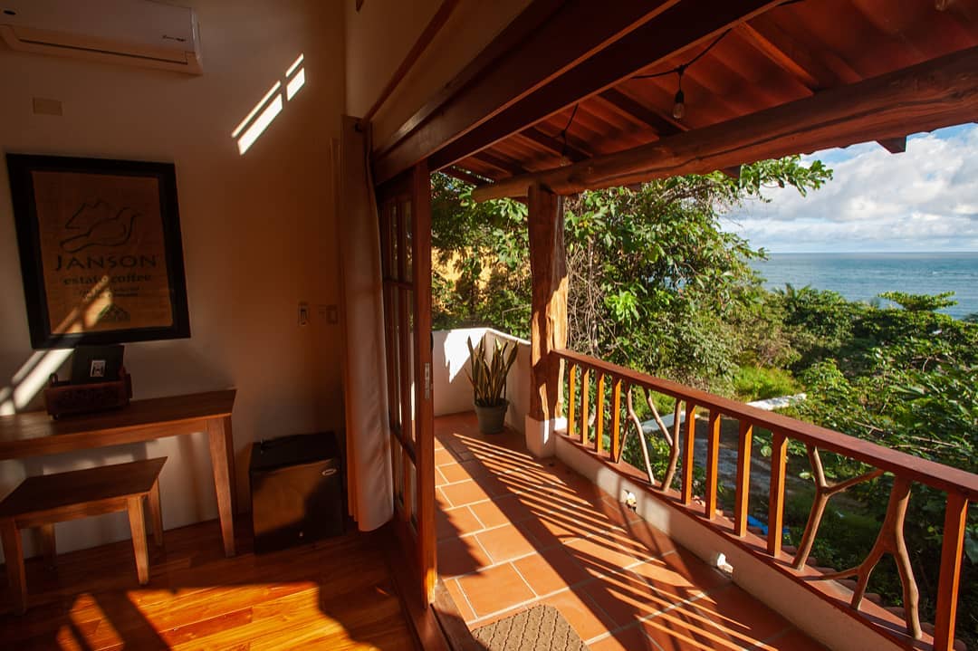 View from the Treehouse cabaña while you...
✅Drink your morning coffee
✅check the surf
✅WORK
✅Enjoy a sunset cocktail
La Finca now has high speed fibre optic wifi...so you can do it all! Contact us for prices and availability!
Vista de la Treehouse! Puedes...
✅Beber un cafecito
✅Mirar las lolas
✅TRABAJO
✅Disfruta un traigo
Tenemos WiFi de fibra óptica! Puedes hacer todo!
#lafincacambutal #cambutal #enazuero #visittonosi #azuero #visitpanama #panama