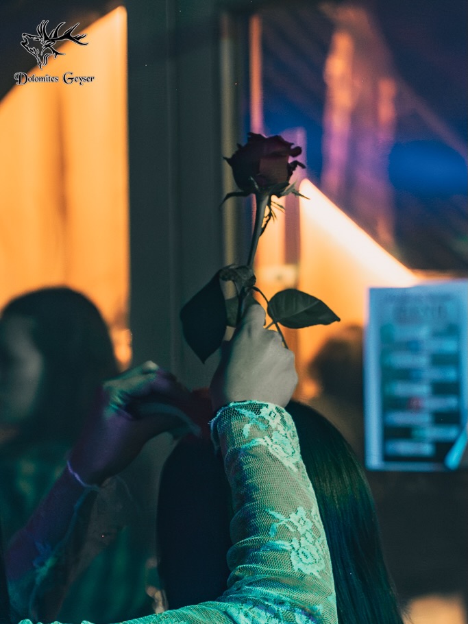 Ultimo giro di maschere.
Ultimo brindisi.
Ultimo ballo.
Martedì grasso al Geyser?
Tutt’altro che tranquillo.
Pista piena.
Energia alta.
Zero freni.
Carnevale: chiuso.
Livello: alto 🔥
Ci vediamo al prossimo✨
Dolomites Geyser Restaurant Apres Ski – Pozza di Fassa
Info e prenotazioni link in bio
#dolomitesgeyser #valdifassa #masqueradeparty #carnevale #geyservibes