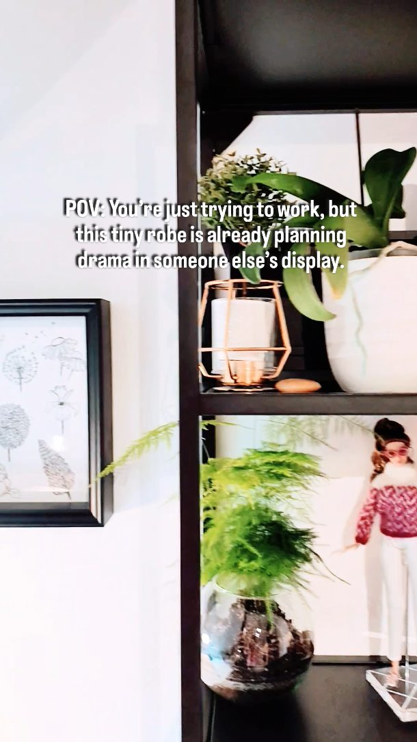 A little “Don’t talk to me unless you can read the logo” moment in the studio today. The logo on the robe says: Darling, you are fabulous.
I’m here packing orders, minding my business, and suddenly imagining someone opening this box and their doll instantly entering her fabulous era.
Meanwhile the dolls on my shelf are judging, my floral art is pretending to stay neutral, and the robe is just sitting there like it knows it’s about to cause drama in someone’s display.
There’s always that one piece that flips a whole mood — for dolls and for us. A tiny robe, a tiny attitude, and suddenly the world can wait.
Hit ❤️ if your doll has more personality than most people you know.
www.gtGdollwear.com
#gtgdollwear #integritytoys #poppyparker #dollcollect #integritydoll