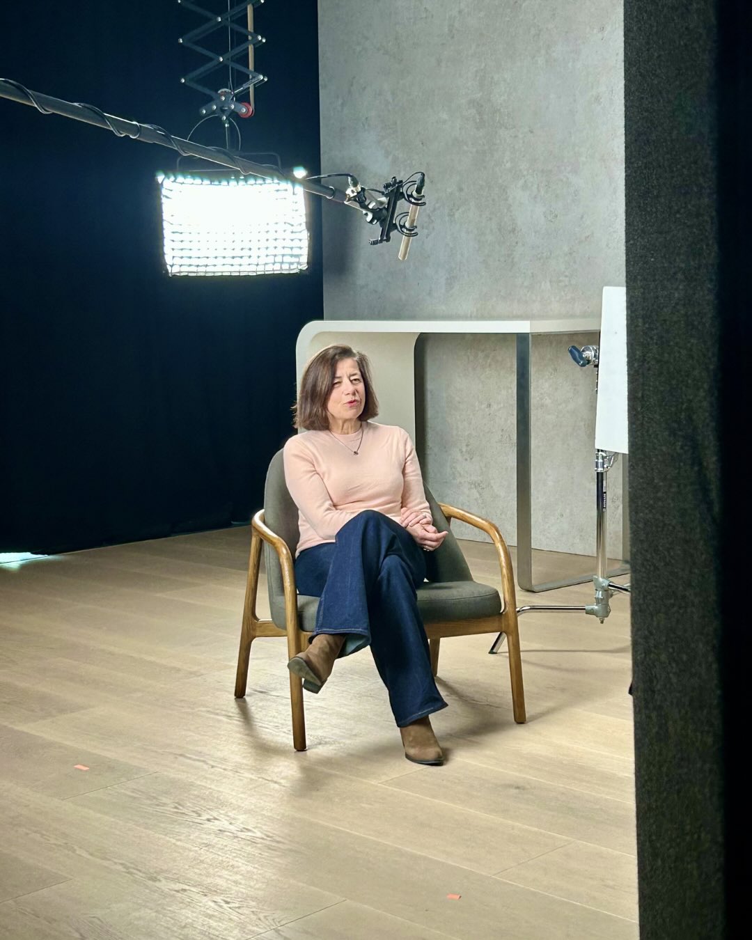 Zum Equal Care Day machen wir auf eine wachsende Versorgungslücke aufmerksam: Jährlich erleiden in Deutschland rund 40.000 jüngere Menschen einen Schlaganfall. Viele bleiben langfristig auf Pflege und Unterstützung angewiesen – doch passende Angebote fehlen.
Unser Modell Haus für morgen versteht sich als Wohn-Pflege-Gemeinschaft mit integrativem Ansatz. „Wir sind kein Pflegeheim. Wir sind ein Aufbau-Ort“, mit intensiver Förderung, Therapien und gemeinschaftlichem Leben konnten seit 2020 drei von insgesamt 11 Bewohnerinnen und Bewohner, ihre Autonomie so weit zurückzugewinnen, dass sie wieder selbstständig leben können. Integrative Pflege und Betreuung, individuelle Förderung und echte Teilhabe brauchen verlässliche Rahmenbedingungen.
Equal Care bedeutet, Pflege als gesamtgesellschaftliche Aufgabe zu begreifen und Verantwortung fair zu verteilen. Nur so können Menschen Perspektiven behalten – und Angehörige entlastet werden.
„Wohnpflegegemeinschaften wie das Haus für morgen zeigen, wie Versorgung künftig funktionieren kann. Wir brauchen Rahmenbedingungen, die solche Modelle strukturell stärken statt ausbremsen“, sagt
@simone.borchardt (MdB Gesundheitspolitische Sprecherin CDU/CSU)
#hausfürmorgen