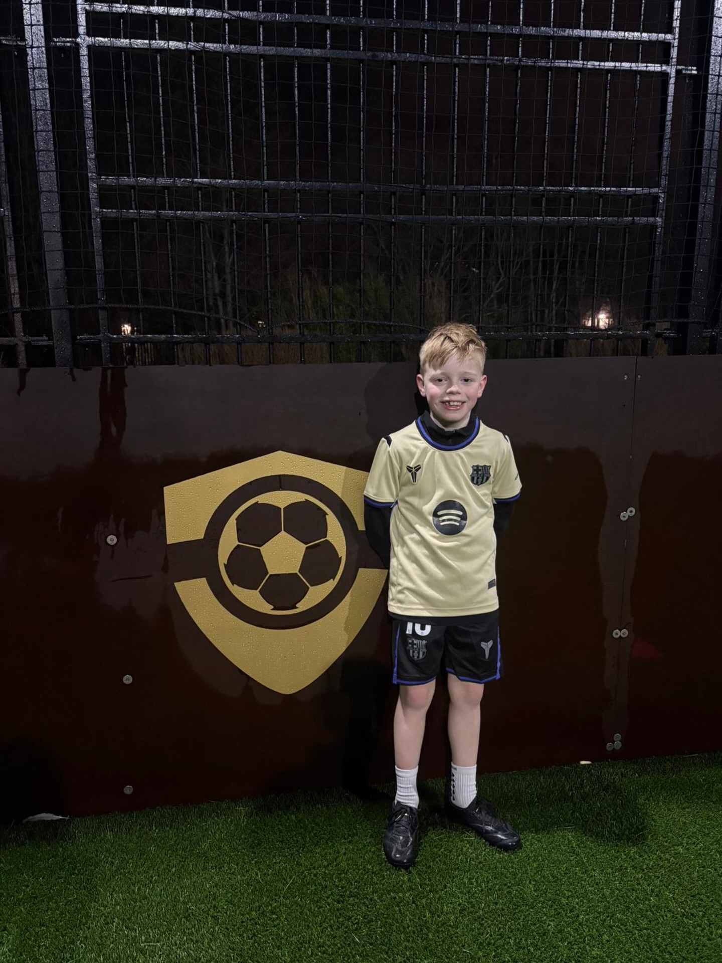 Saturday showcase 💫 Lucas, 2016
Shoutout to young Lucas who has been working hard these past 9 months. Lucas has been involved in a number of programmes including weekly 1-2-1 coaching sessions with Coach Harvey and also our Monday Night 2016/17s Group sessions.
We have been working on:
• Movement off the ball to create time and space.
• Improving his weaker foot through repetition practices.
• Enhancing ball mastery skills to escape pressure.
• Scanning
Keep up the good work, the development over this past few months is clear to see.
#footballfocused121 #saturdayshowcase #playerdevelopment