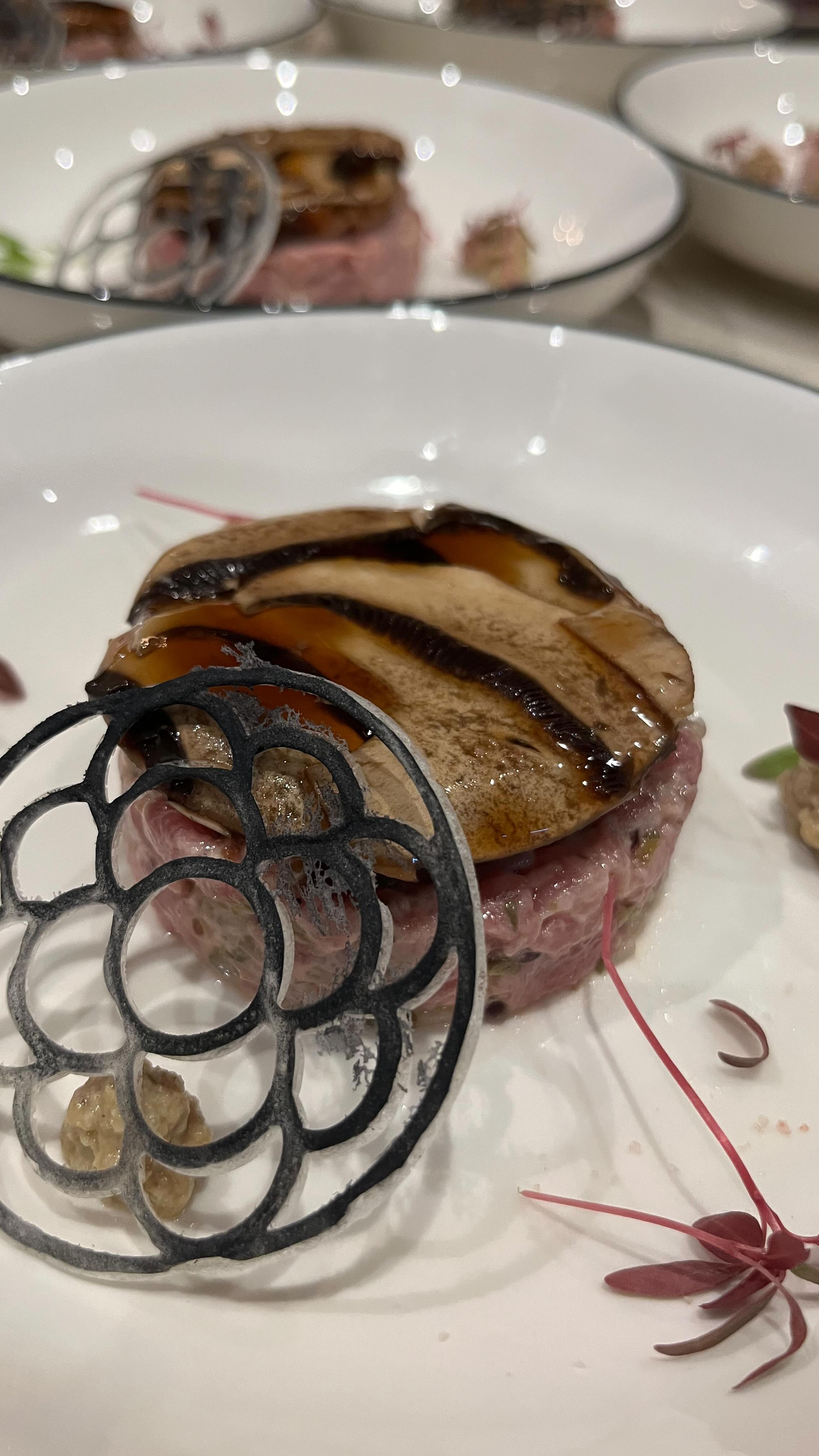 Another birthday celebration, bringing in 30 with your own private chef ballito experience.
My client arranged a surprise birthday dinner for his wife with a 3 course dinner and decor arranged by me.
We arrived last weekend and served the kiddos a dinner which I prepared (highest compliment the enjoyed it coming from 3-5 year olds it’s a big deal) . We got to setting the table with settings and floral arrangements by @lovelaughproteas. When the kids were in bed dinner was served and the parents got to relax and enjoy having someone cook for them.
A great group of friends and family catching up and creating new memories filling the table with warmth and laughter.
#privatechefballito