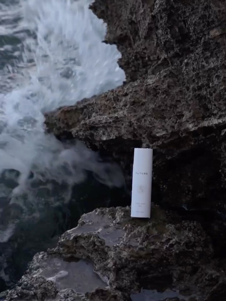 Embrace the power of Arnica, a marvel for protecting and rejuvenating your skin.
As an invaluable venotonic, it protects your delicate vessels, while its anti-inflammatory properties soothe your complexion.
Featured in our Floral Lotion no. 1, Arnica merges effortlessly with other floral essences to form a protective cocoon that maintains the youthfulness and vitality of your skin.
Dive into the depths of nature’s apothecary, and let your skin experience the regenerative touch of ancient wisdom.
#future5elements #FloralLotionNo1 #ArnicaPower #NaturalSkincare #HolisticBeauty